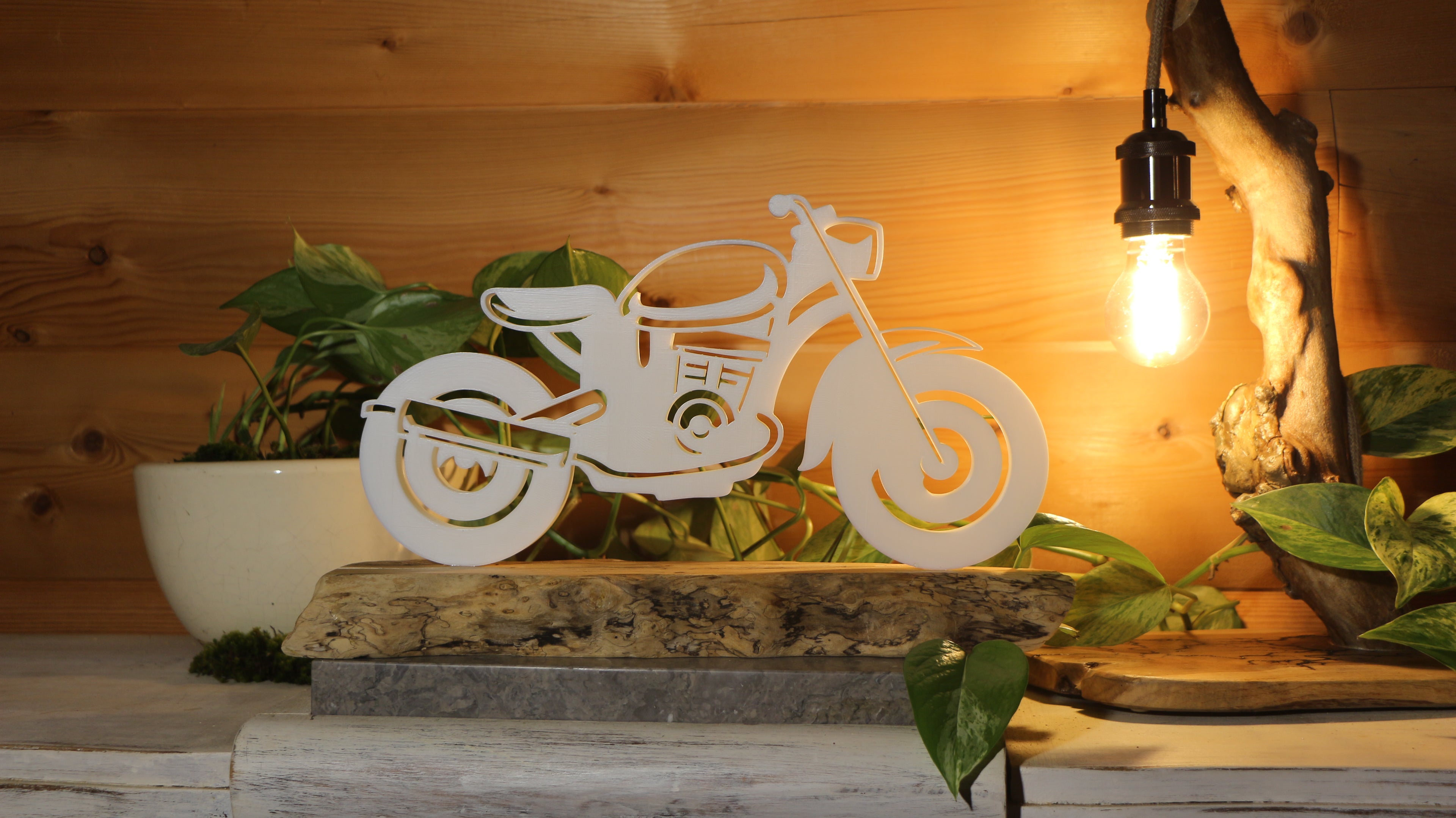 Statue Moto Imprimée en 3D et bois flotté