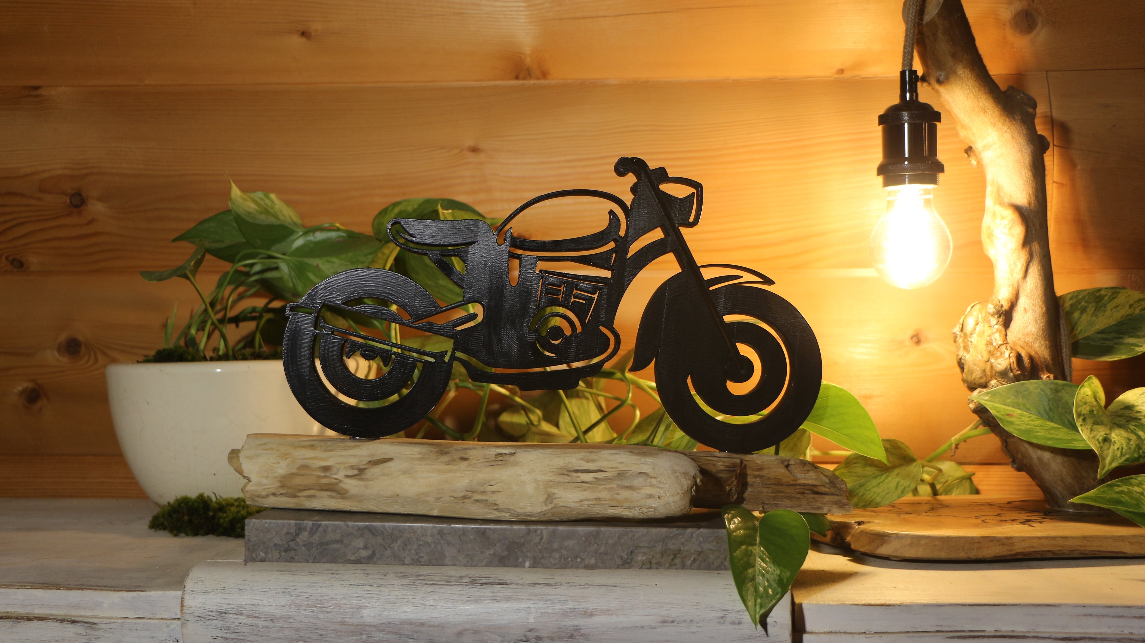 Statue Moto Imprimée en 3D et bois flotté