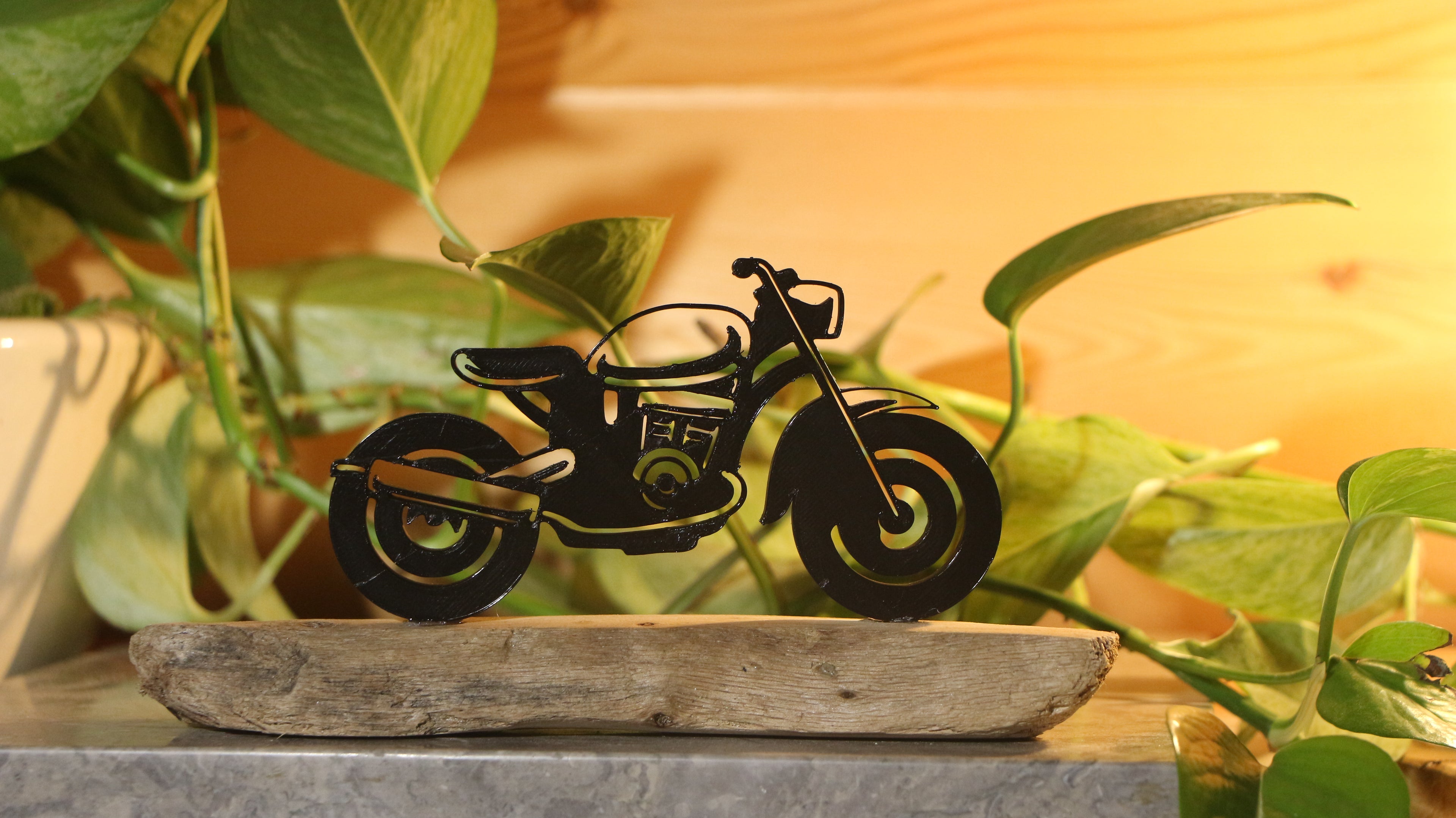 Statue Moto Imprimée en 3D et bois flotté