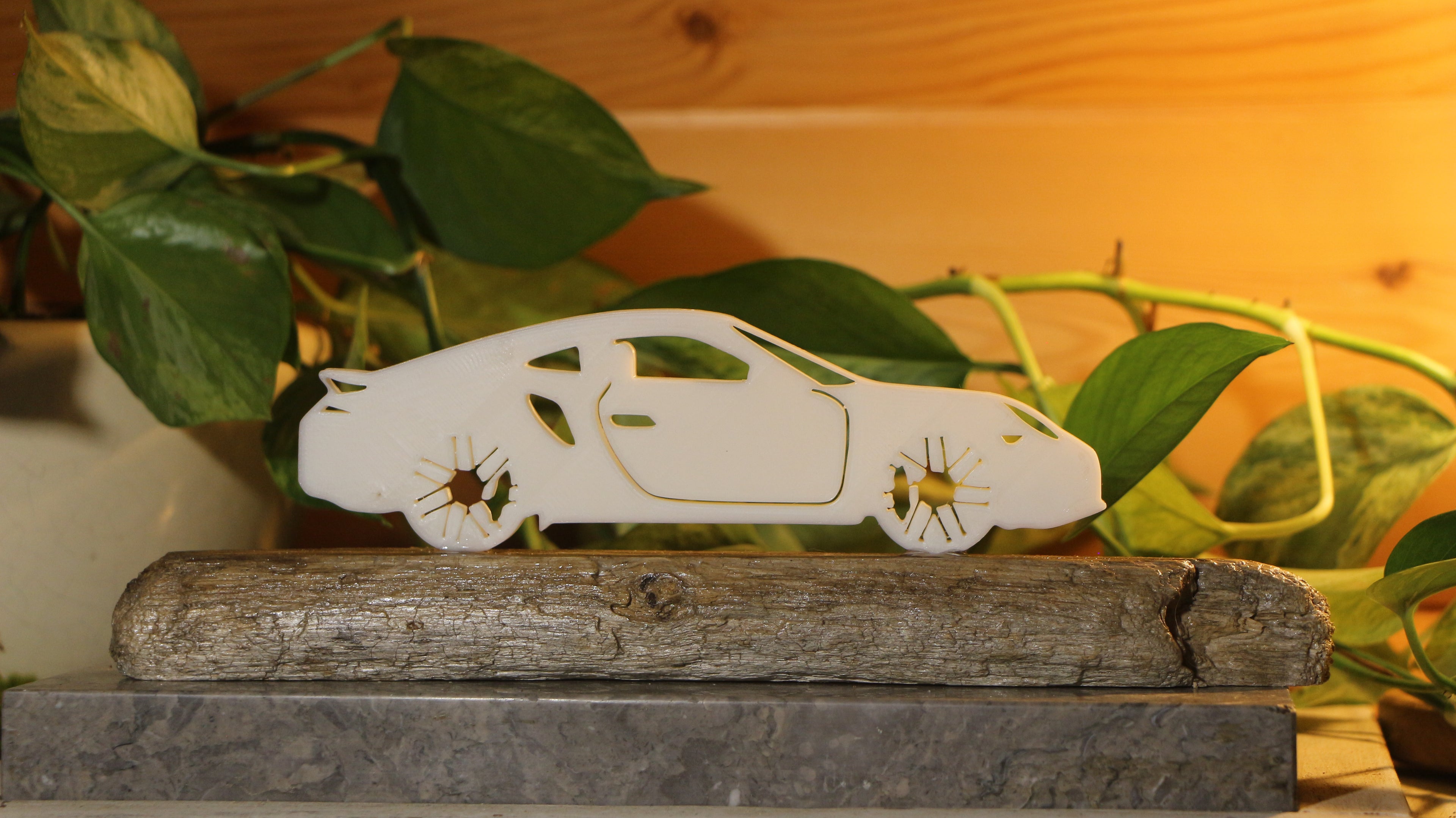 Statue Voiture Imprimée en 3D et bois flotté