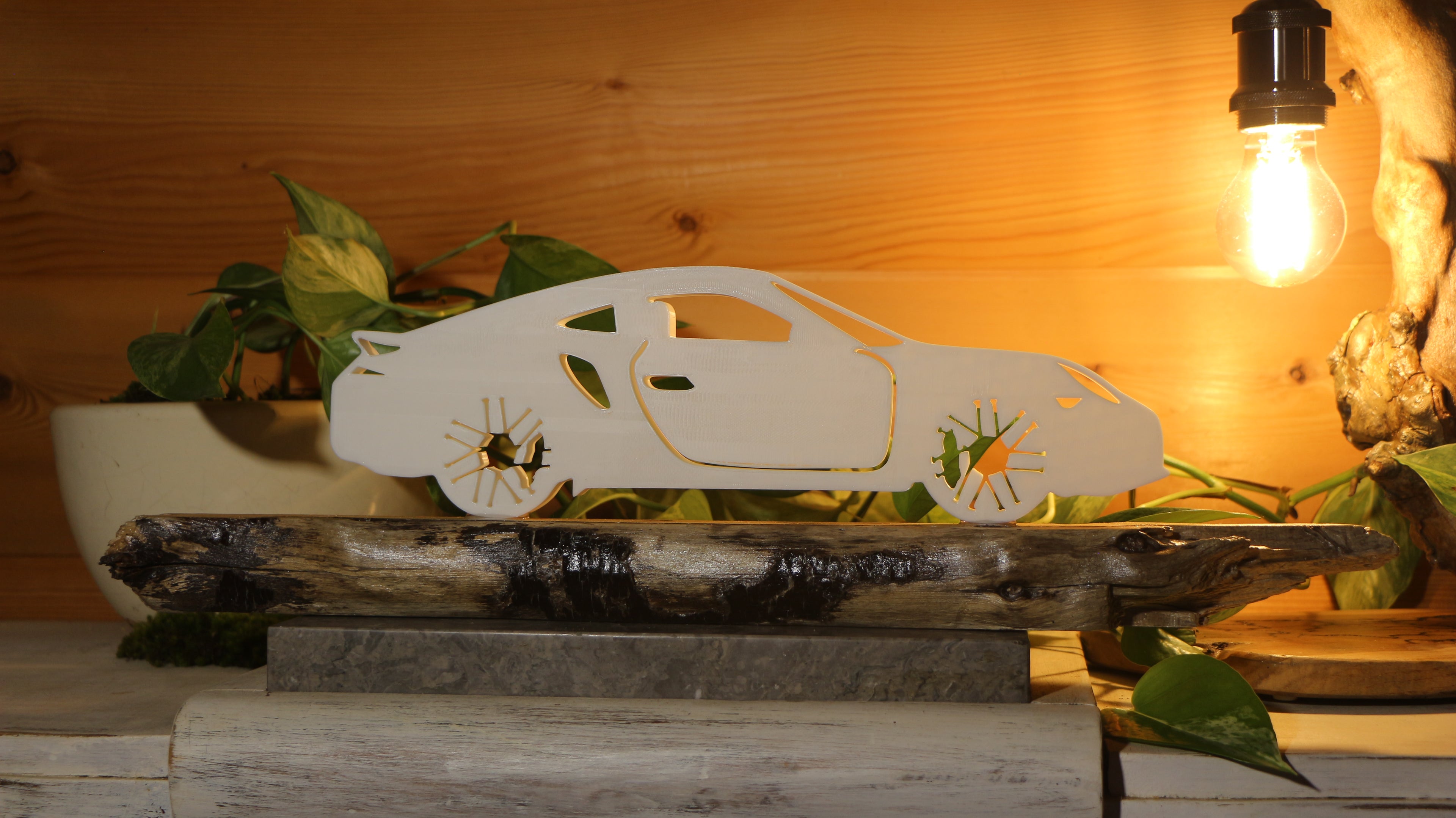 Statue Voiture Imprimée en 3D et bois flotté