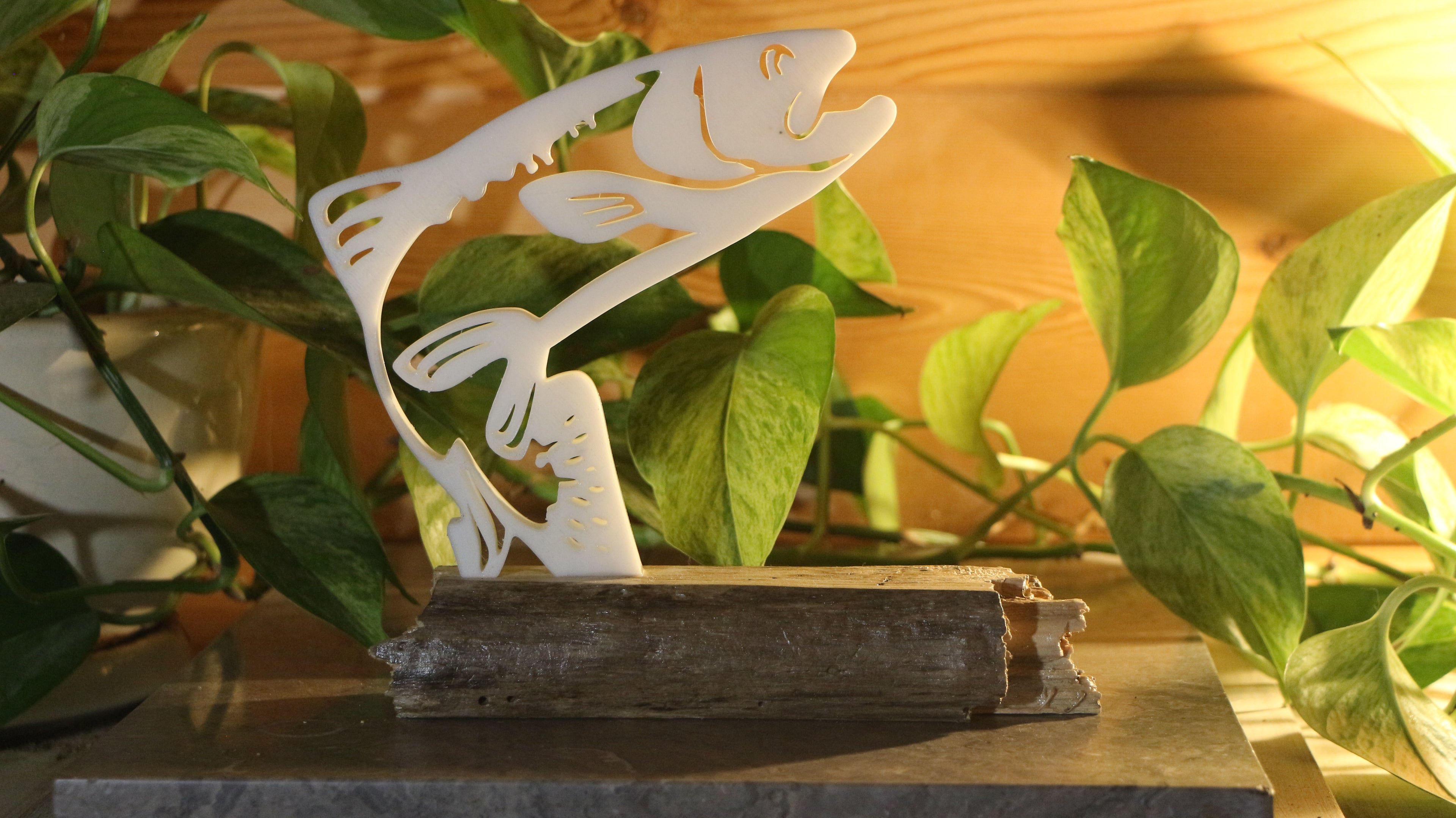 Statue Truite Imprimée en 3D et bois flotté