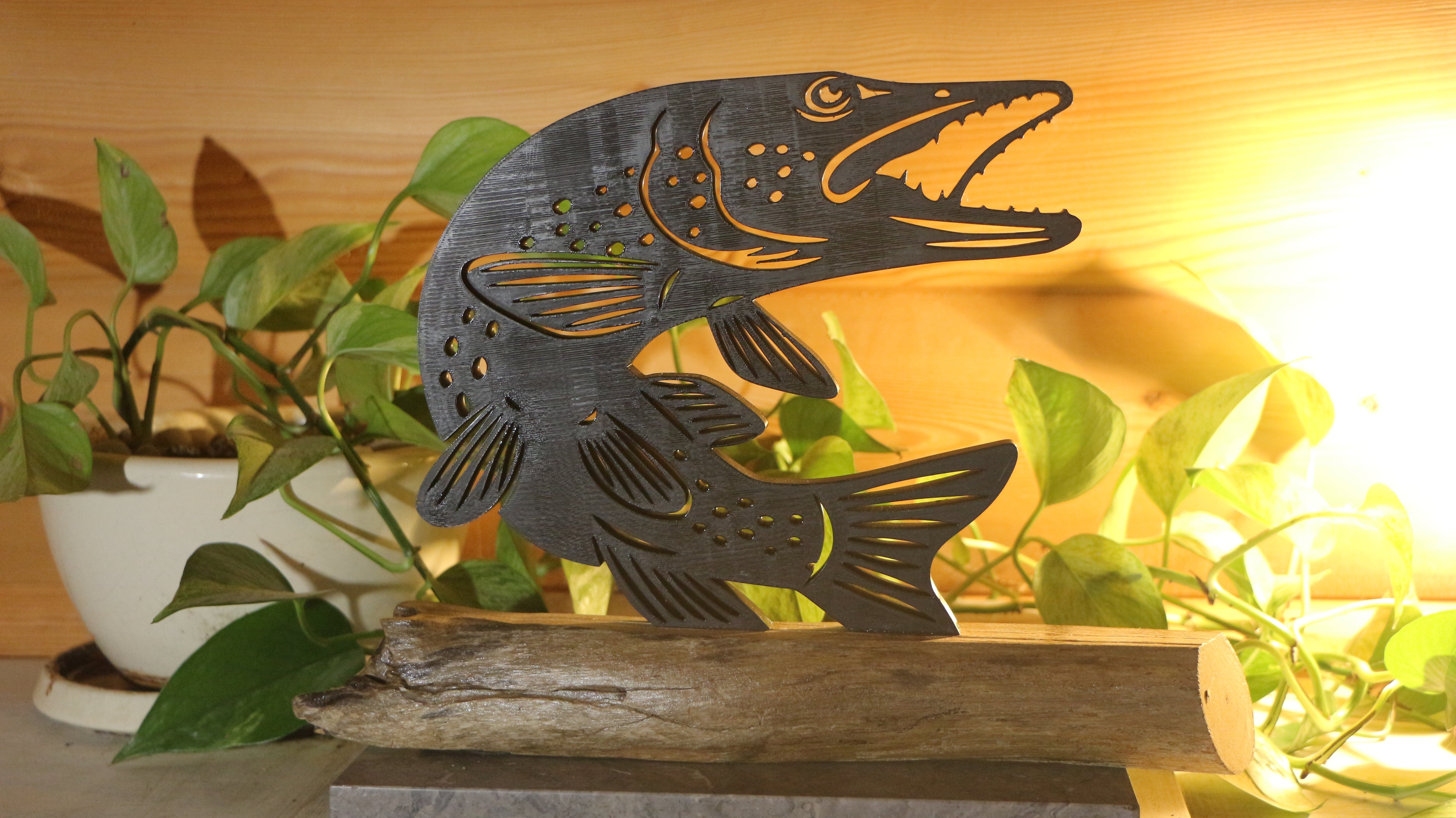 Statue Brochet Imprimée en 3D et bois flotté