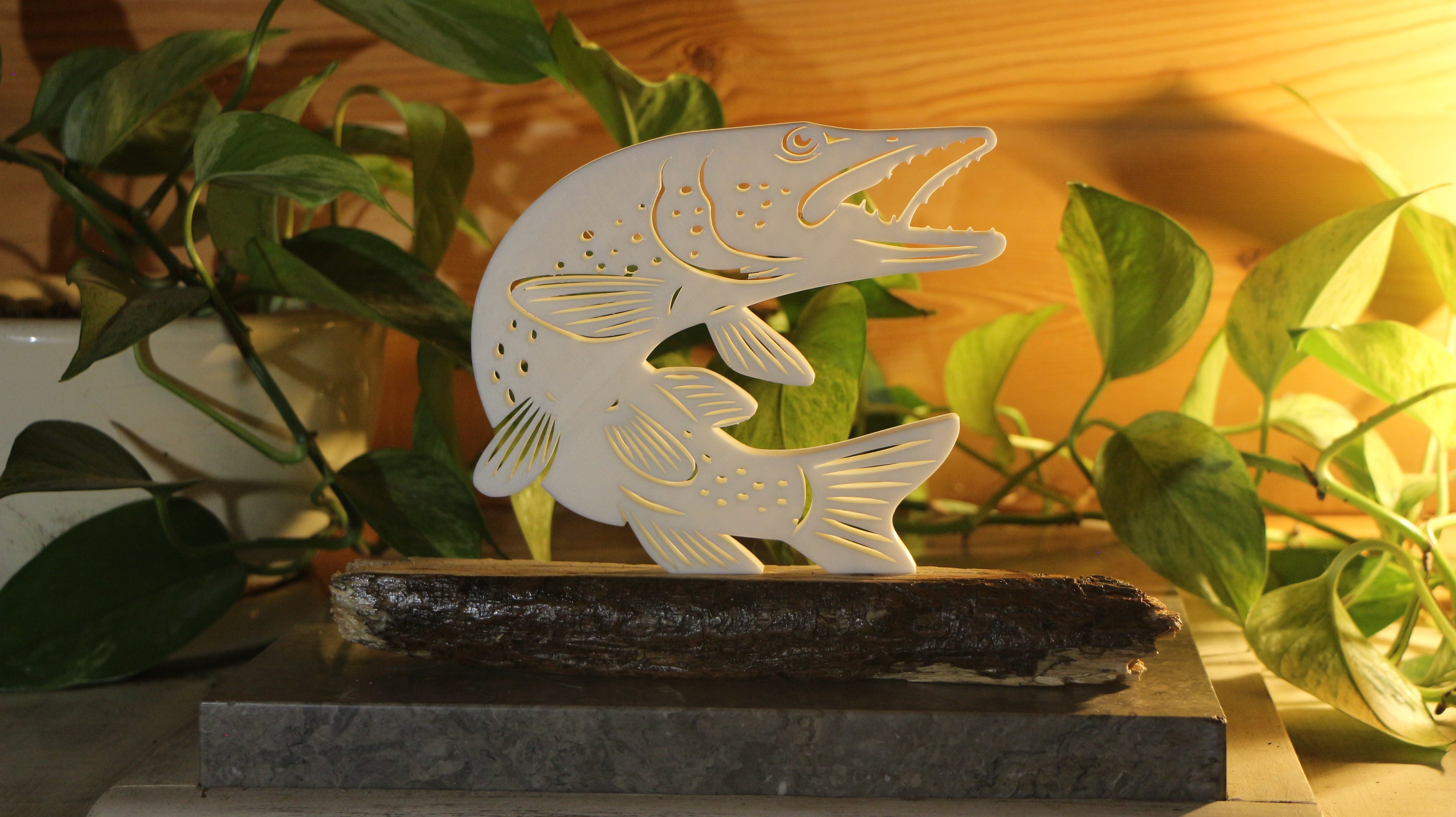 Statue Brochet Imprimée en 3D et bois flotté