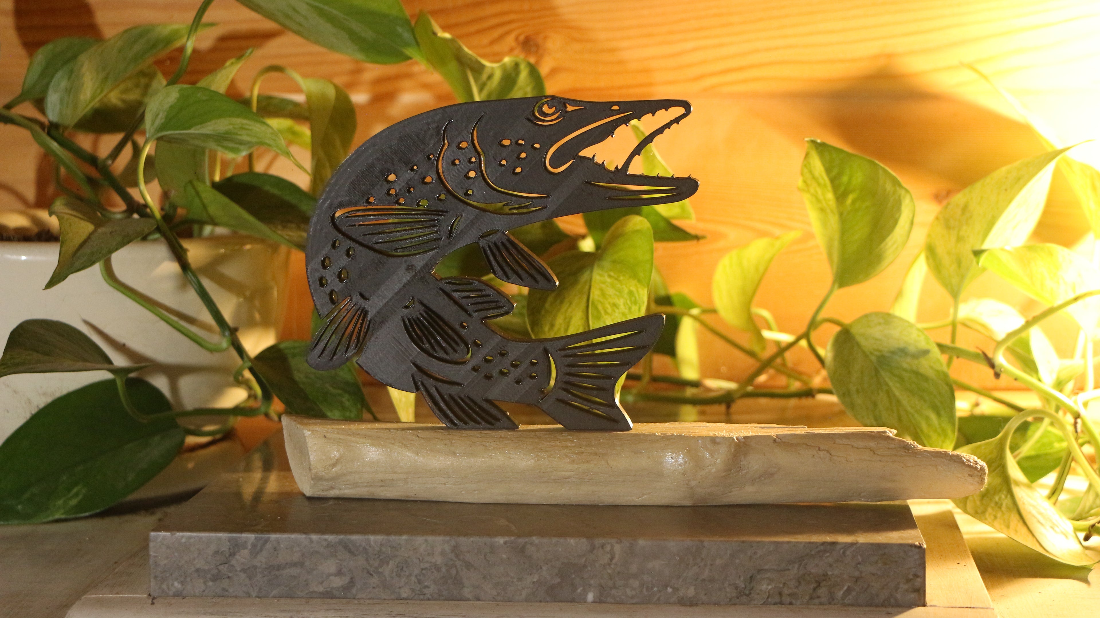 Statue Brochet Imprimée en 3D et bois flotté