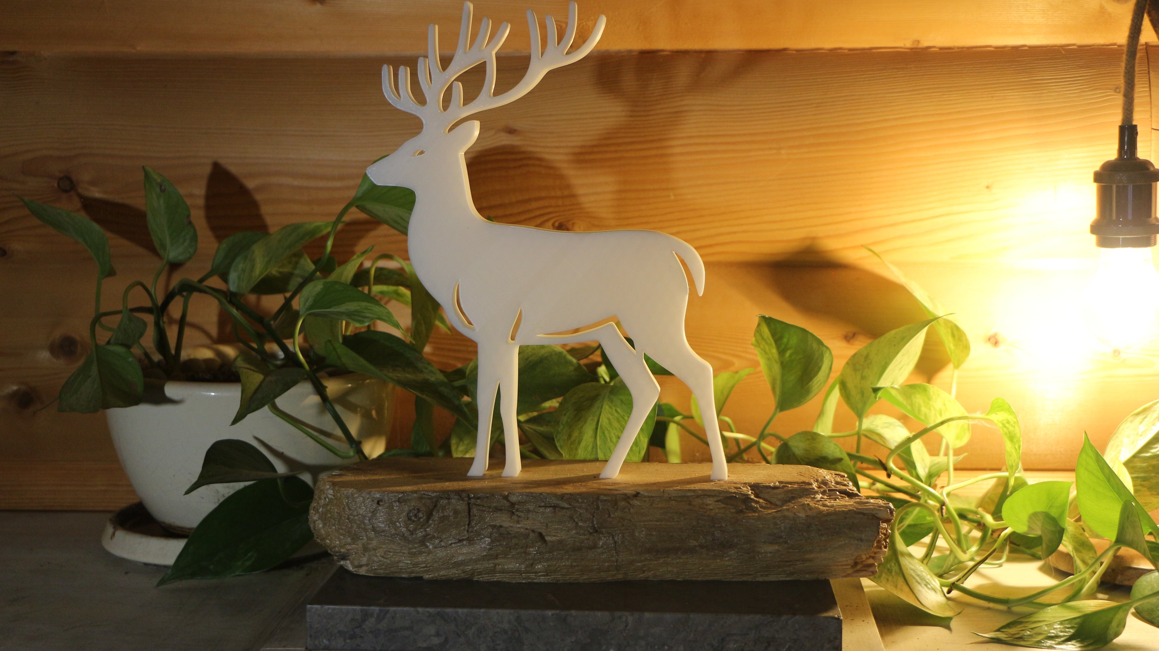 Statue Cerf Imprimée en 3D et bois flotté