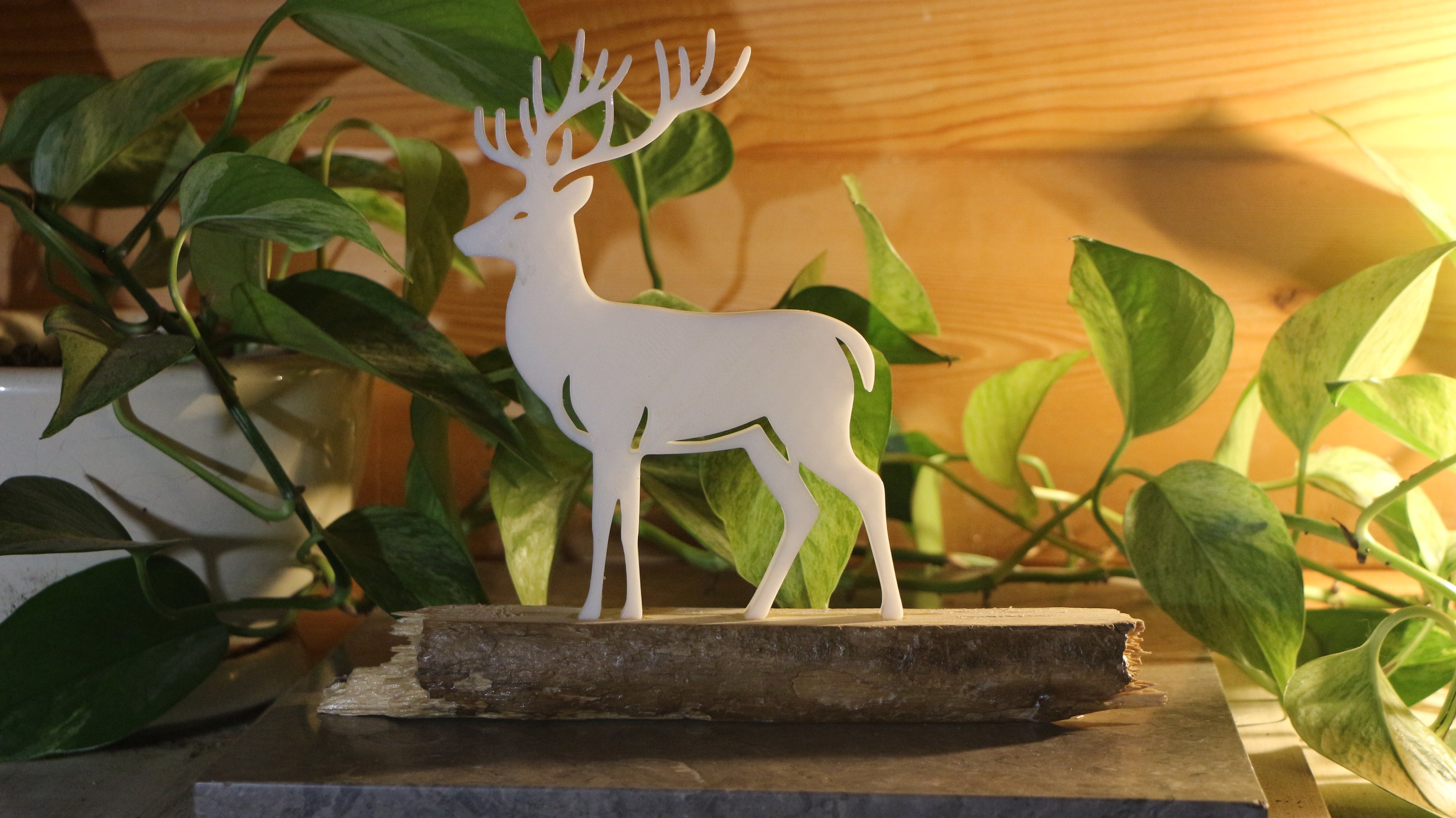 Statue Cerf Imprimée en 3D et bois flotté