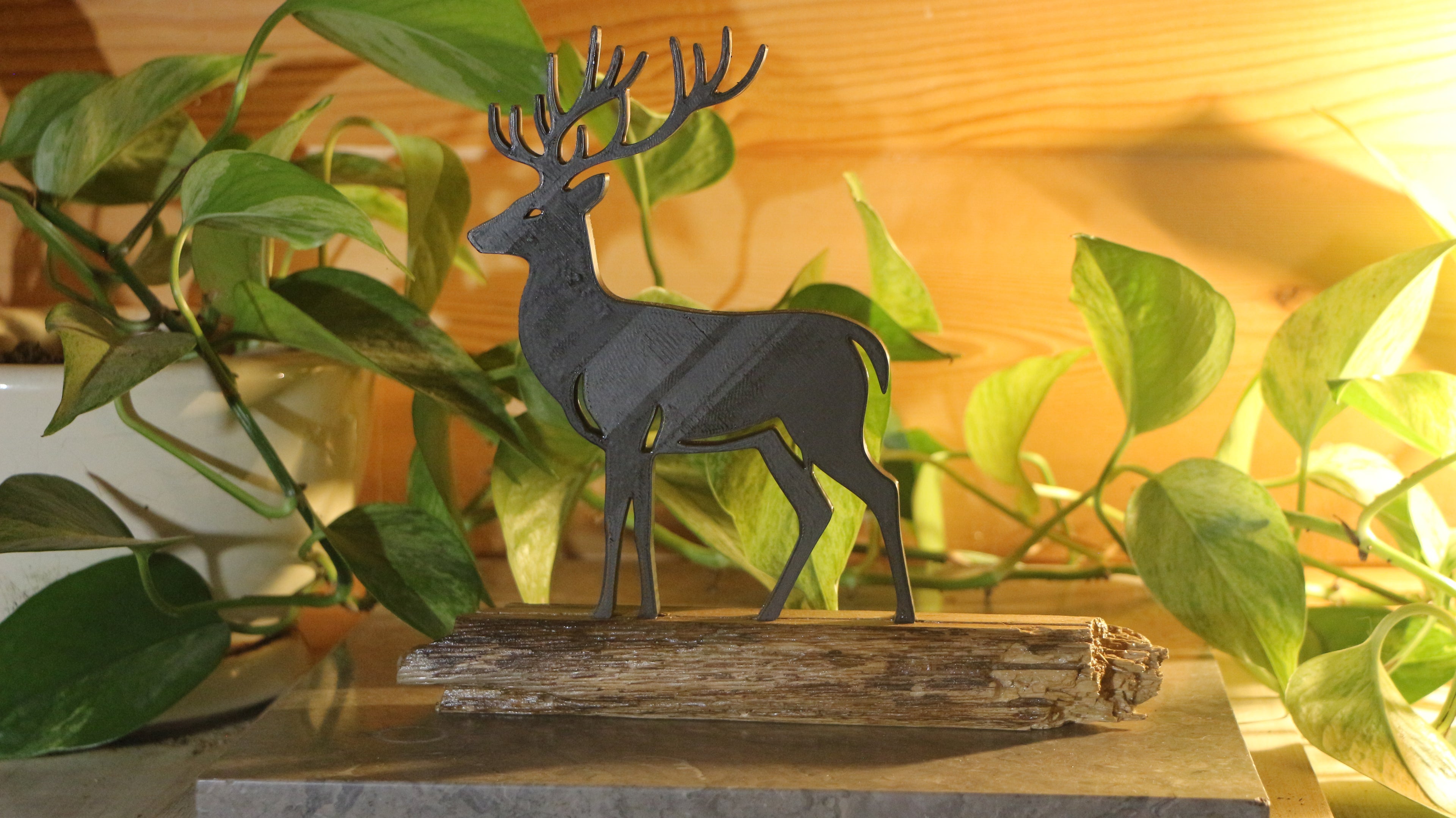 Statue Cerf Imprimée en 3D et bois flotté