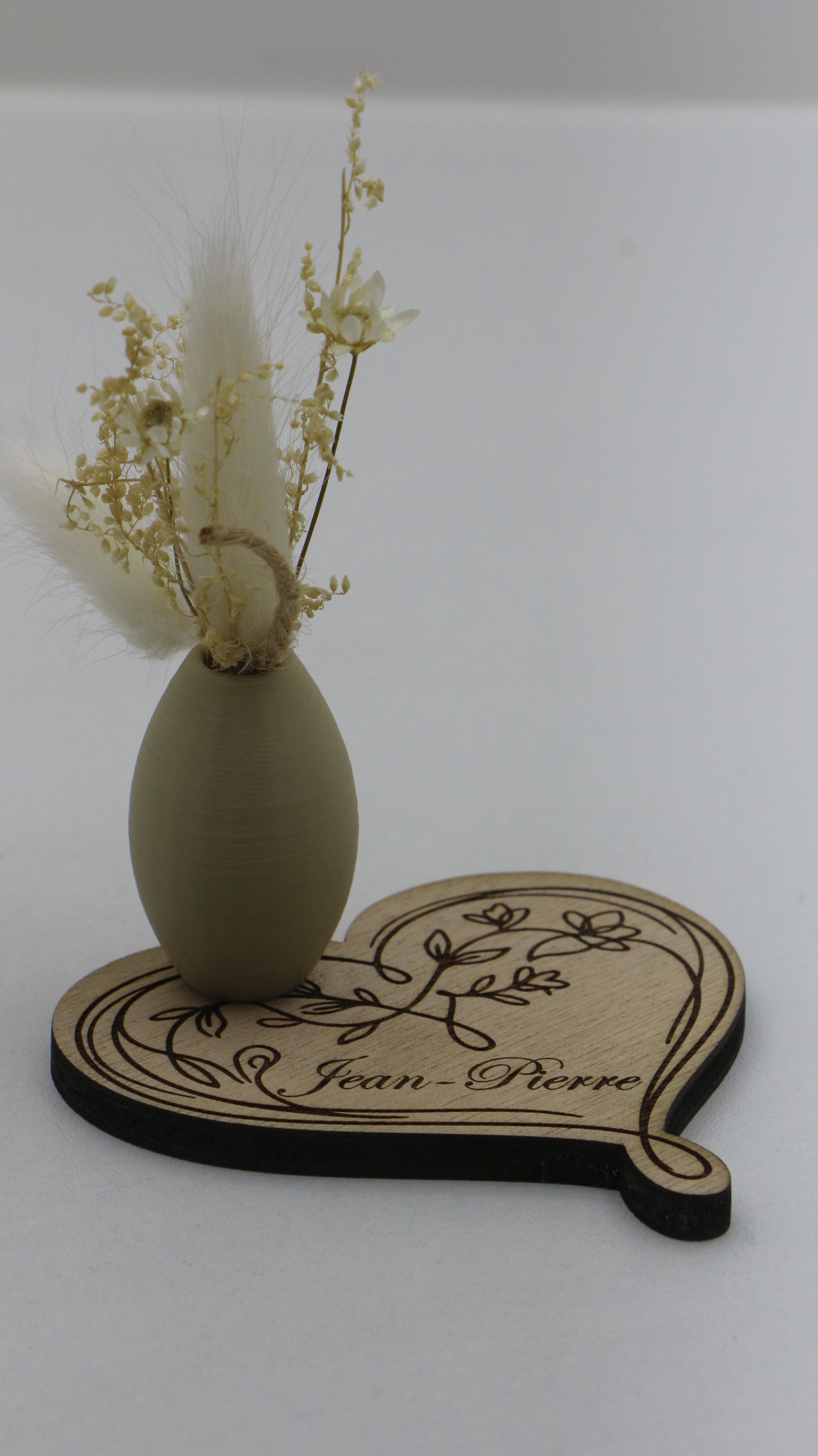 Marque-place personnalisable en bois avec pot décoratif et fleurs séchées