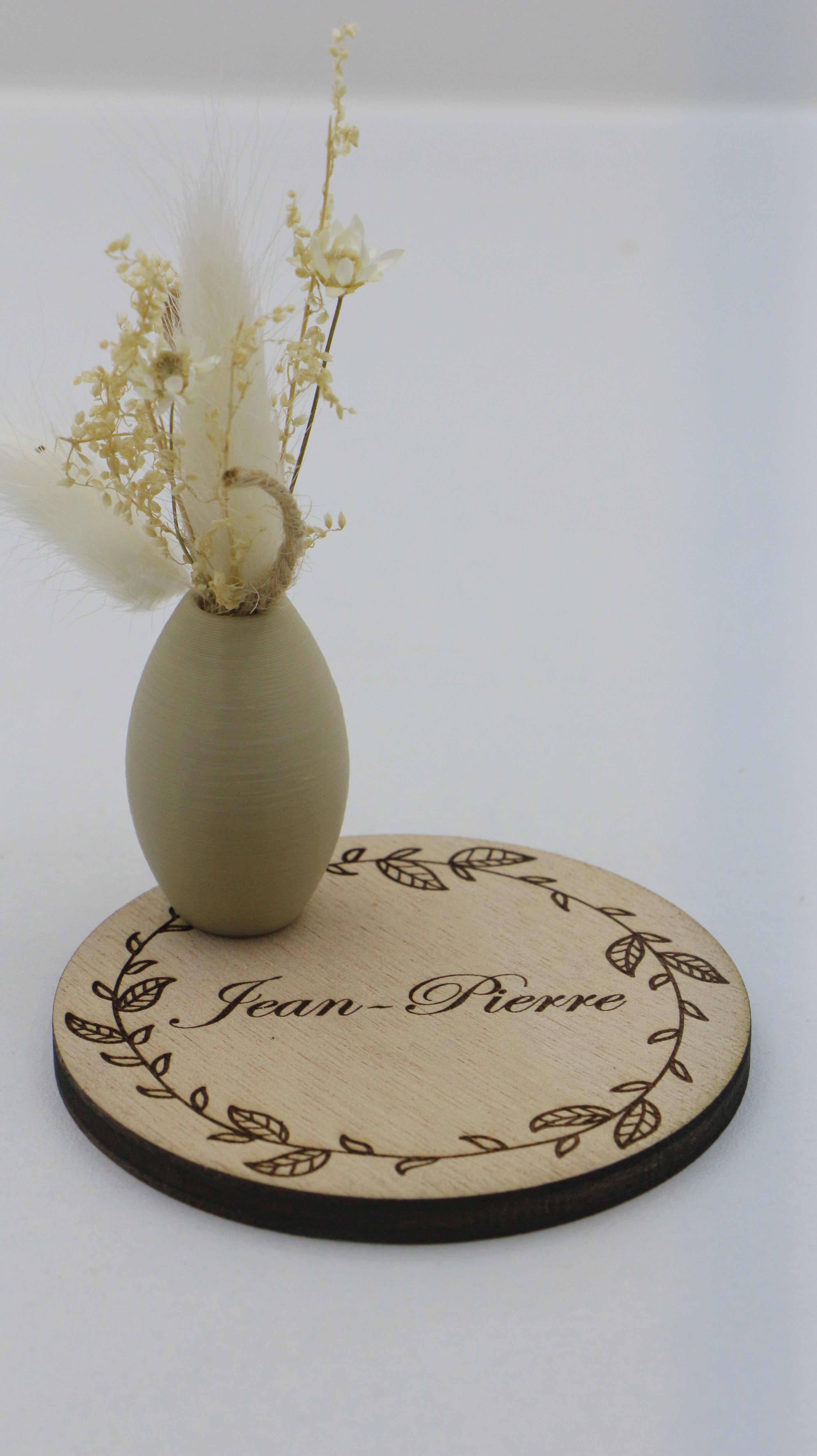 Marque-place personnalisable en bois avec pot décoratif et fleurs séchées
