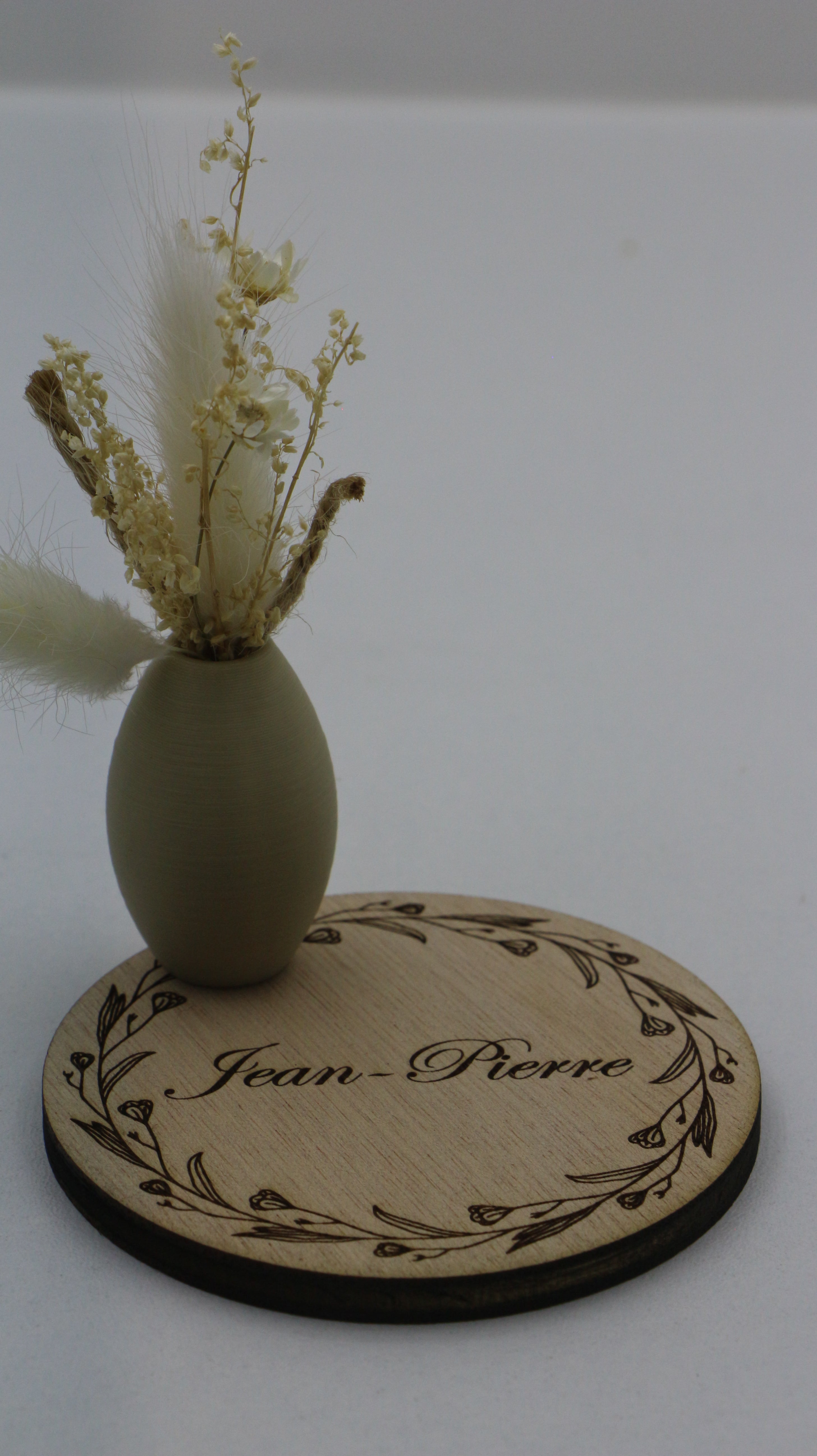 Marque-place personnalisable en bois avec pot décoratif et fleurs séchées