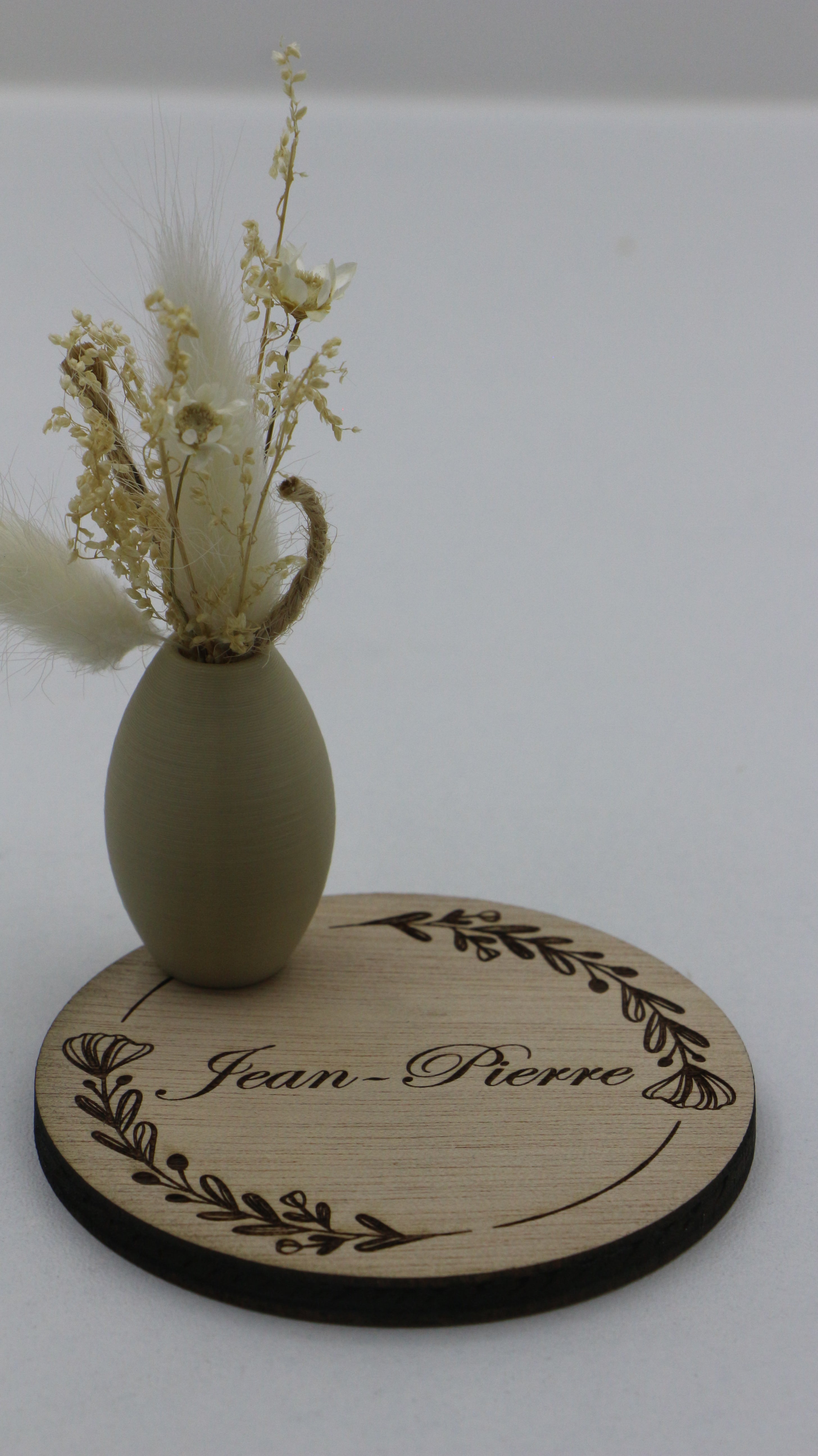 Marque-place personnalisable en bois avec pot décoratif et fleurs séchées