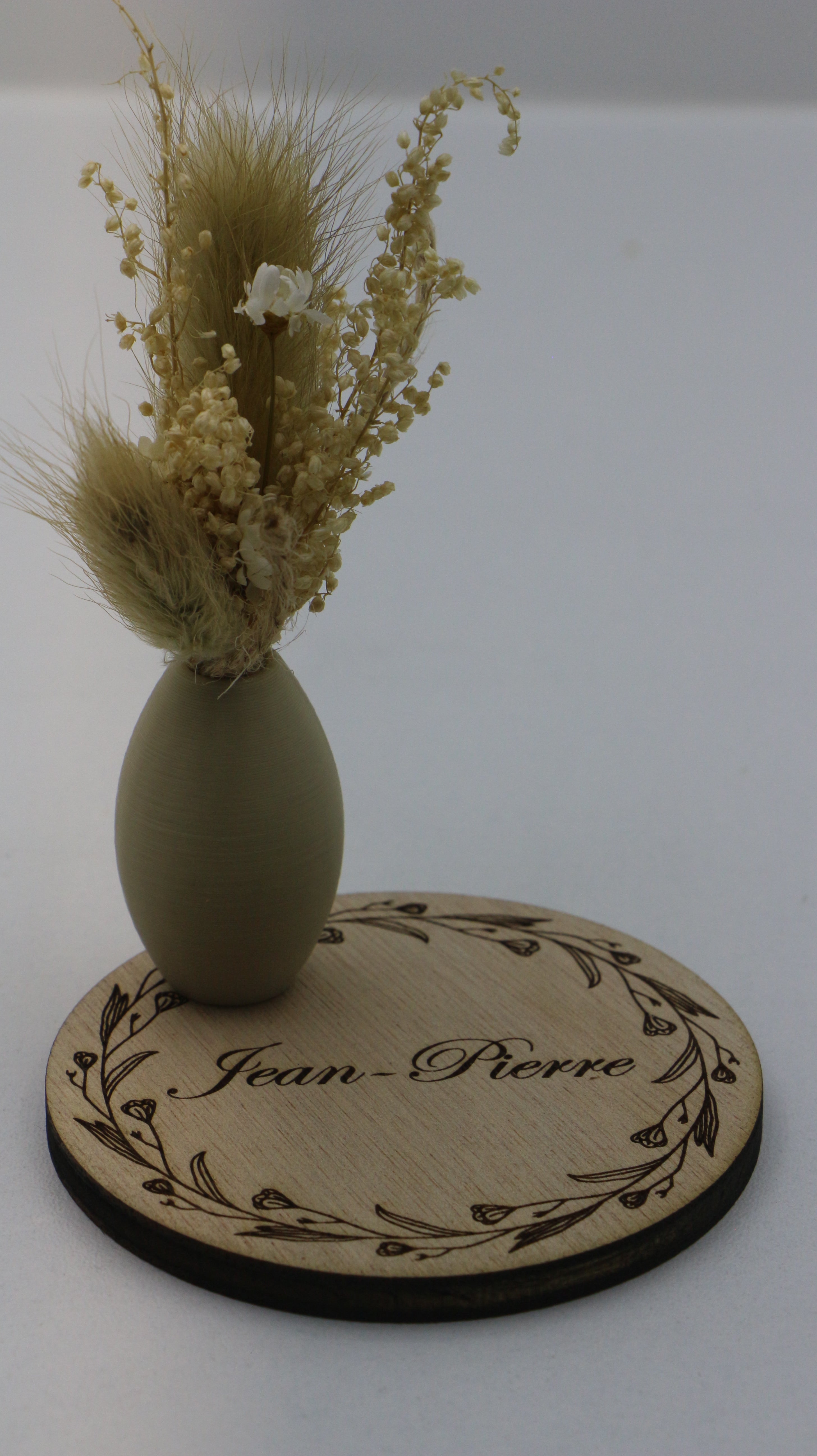 Marque-place personnalisable en bois avec pot décoratif et fleurs séchées