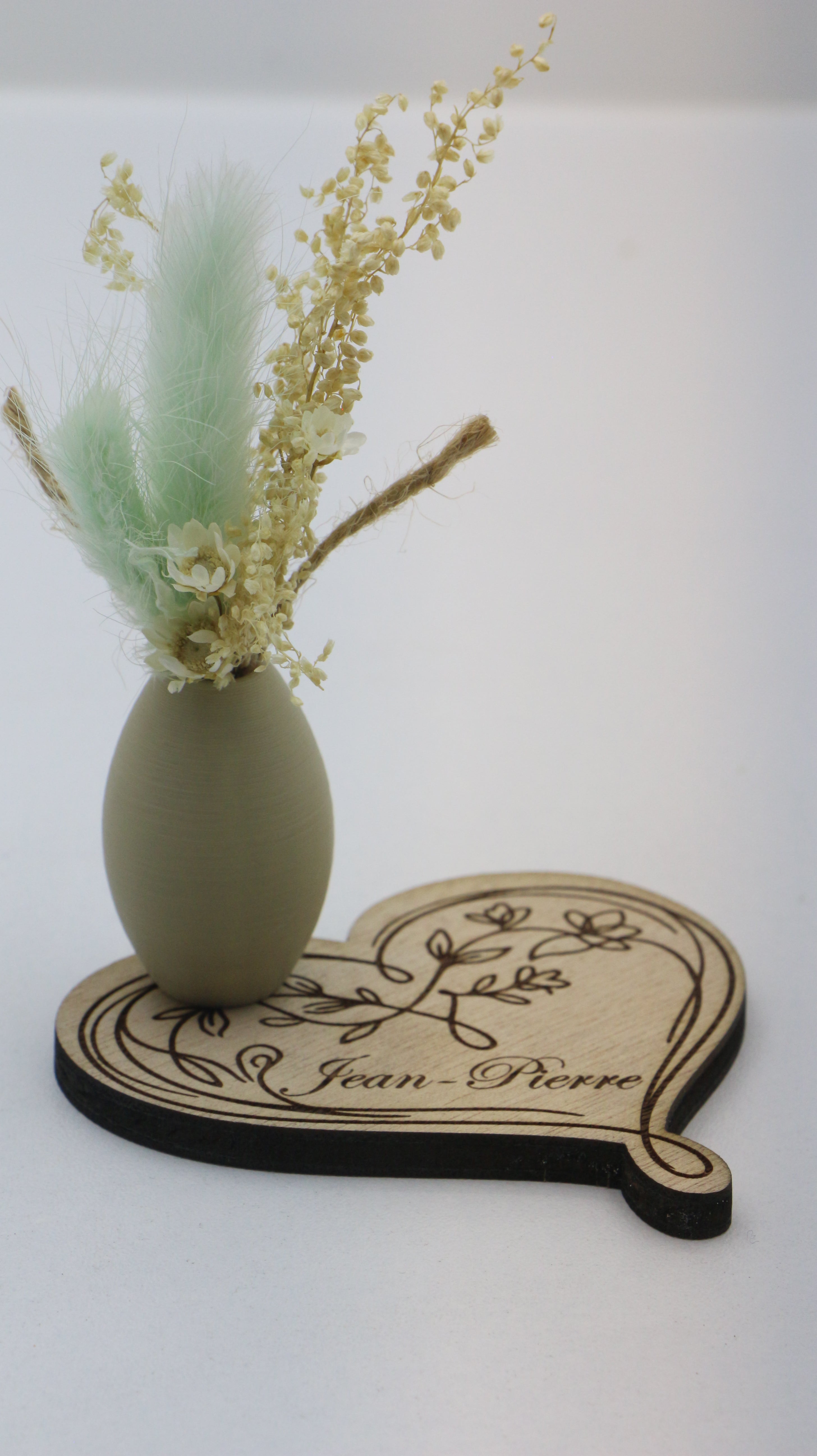 Marque-place personnalisable en bois avec pot décoratif et fleurs séchées