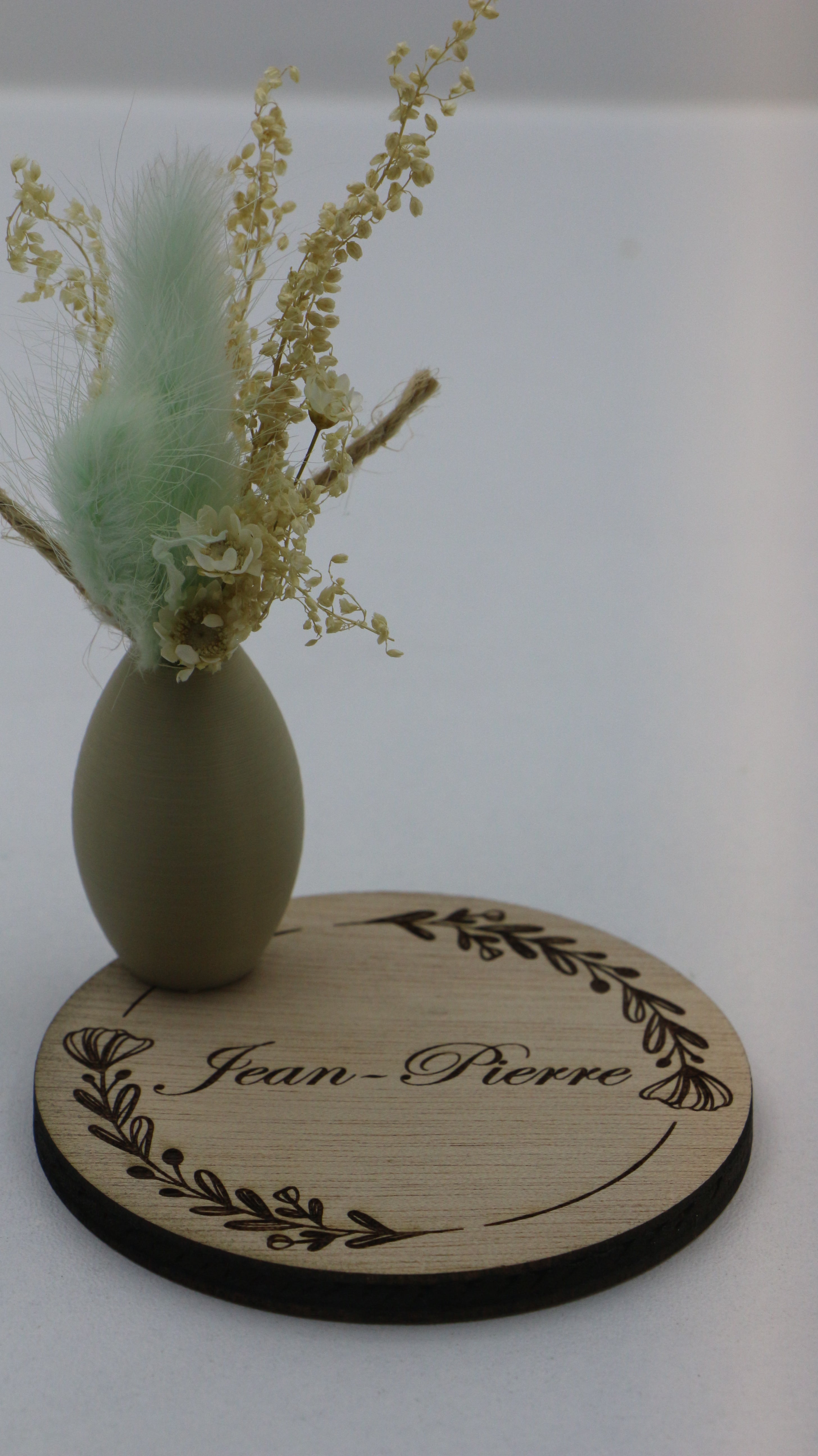 Marque-place personnalisable en bois avec pot décoratif et fleurs séchées