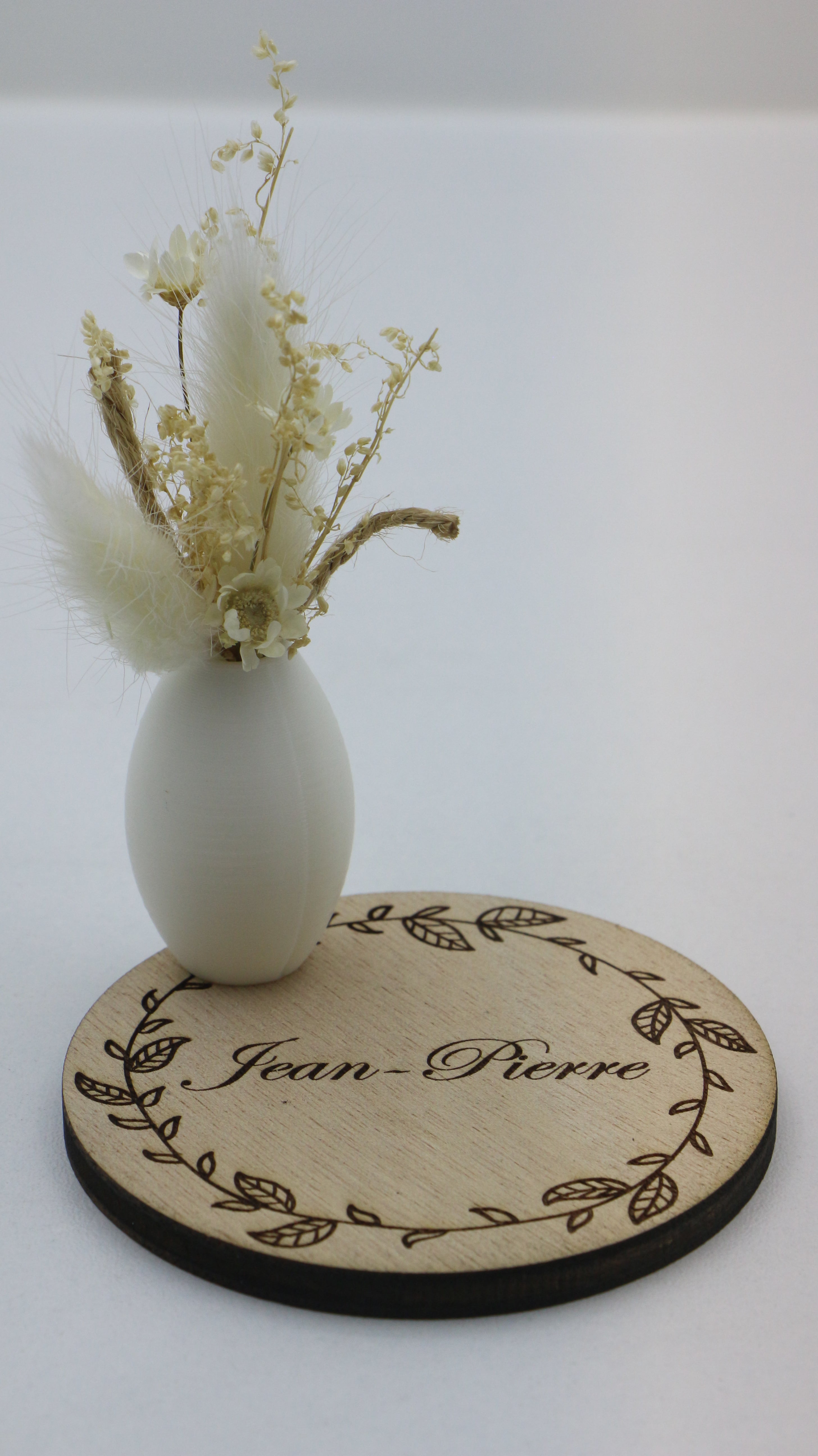 Marque-place personnalisable en bois avec pot décoratif et fleurs séchées