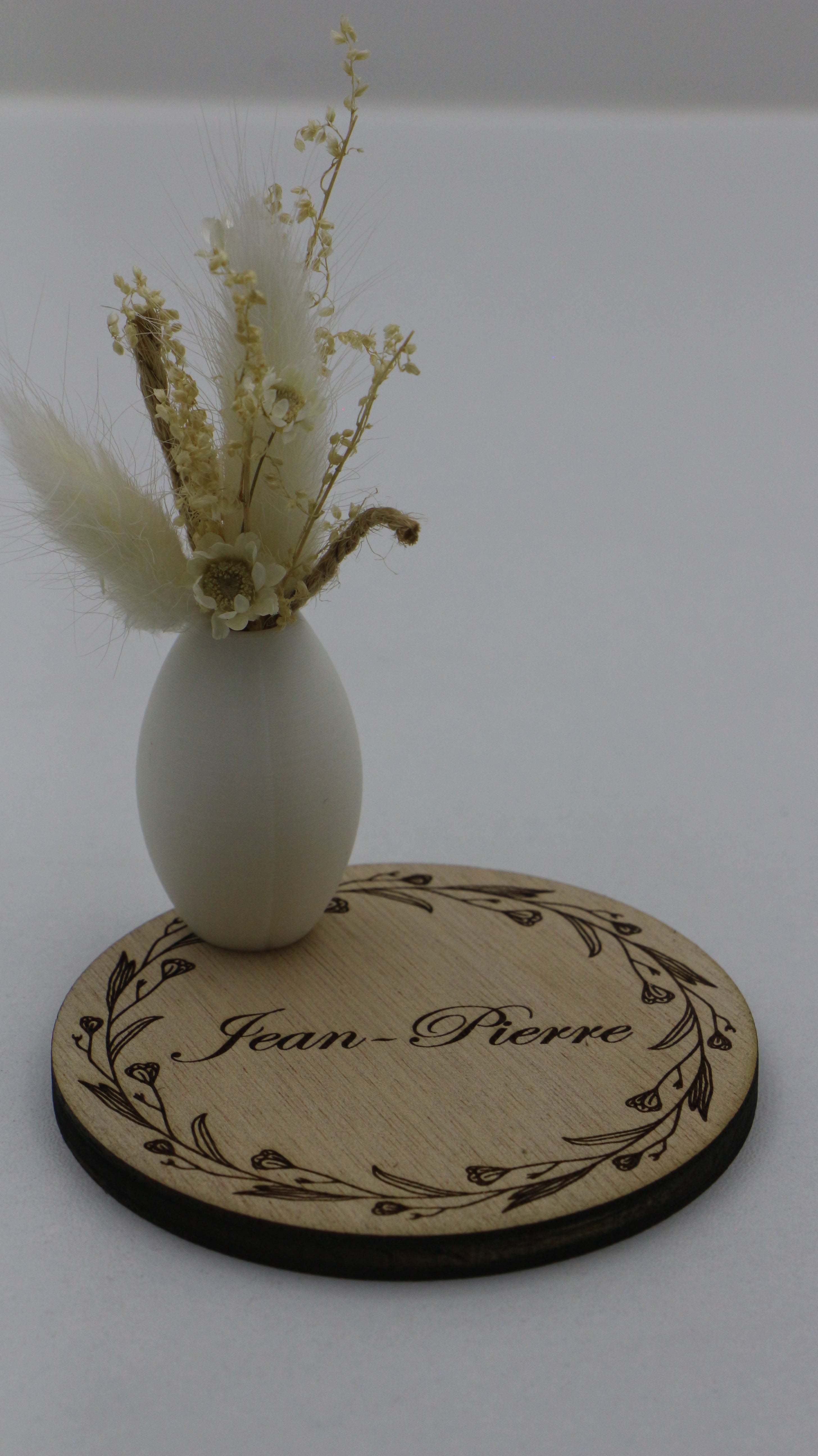 Marque-place personnalisable en bois avec pot décoratif et fleurs séchées
