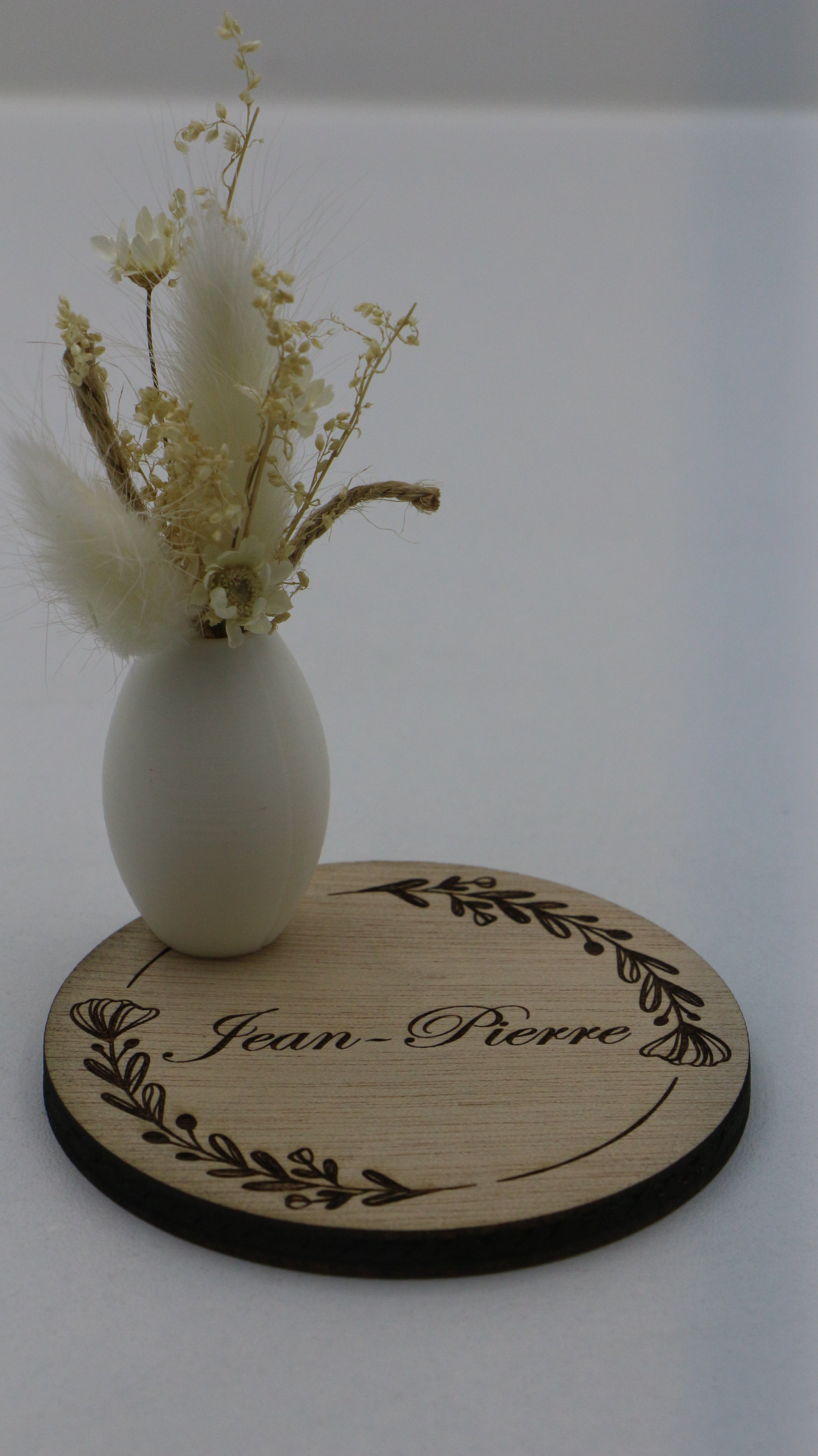 Marque-place personnalisable en bois avec pot décoratif et fleurs séchées