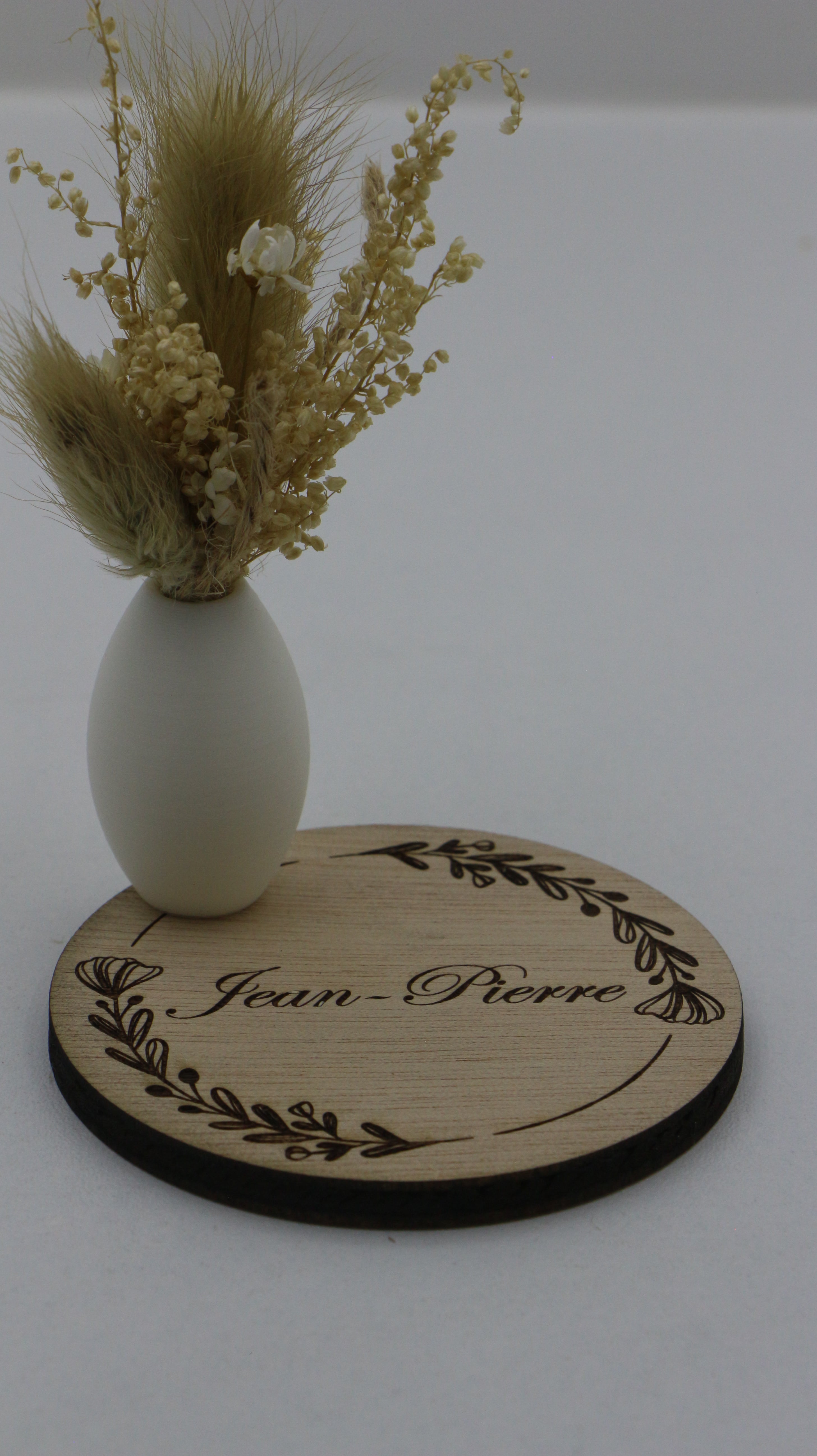 Marque-place personnalisable en bois avec pot décoratif et fleurs séchées