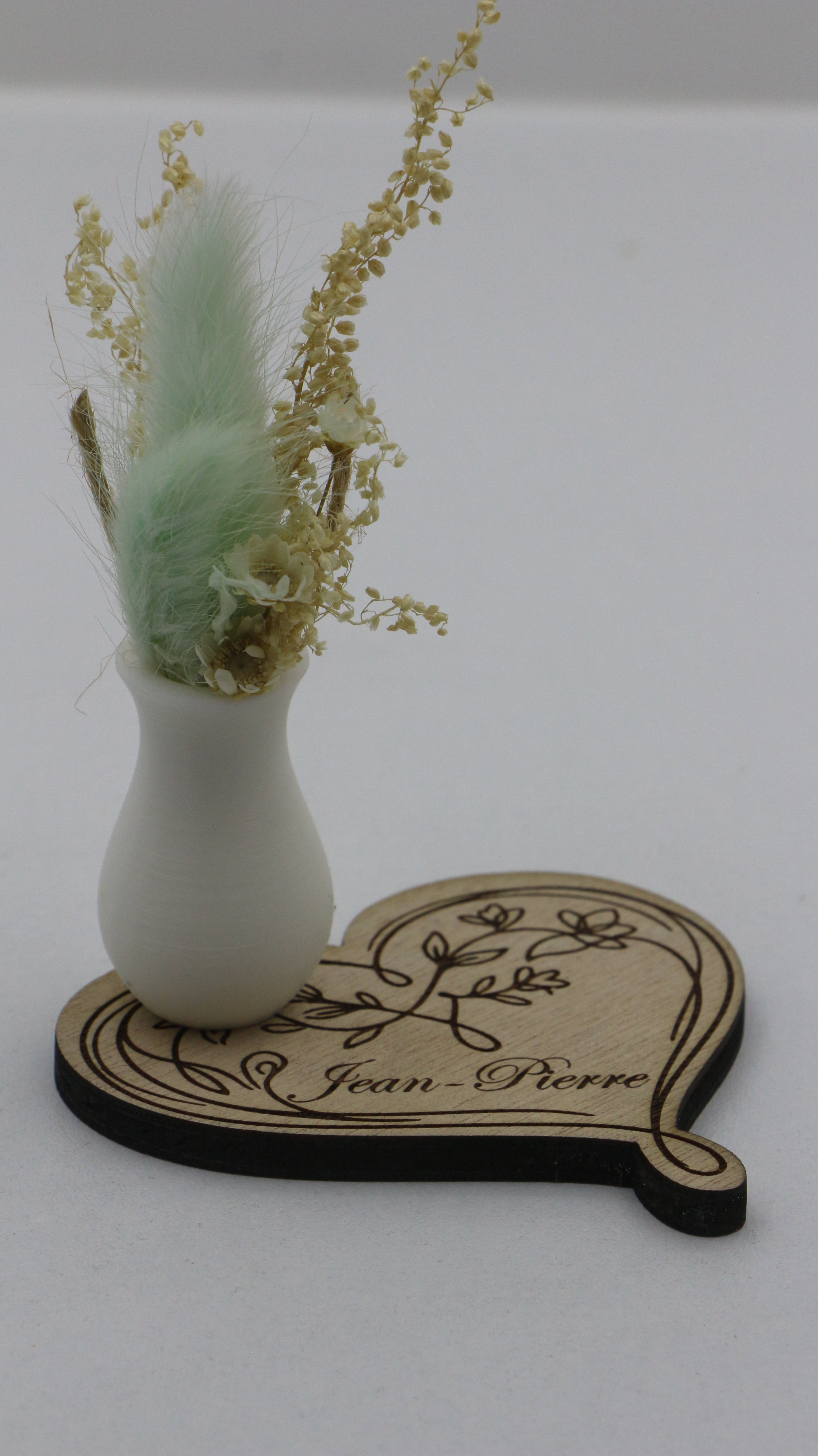 Marque-place personnalisable en bois avec pot décoratif et fleurs séchées