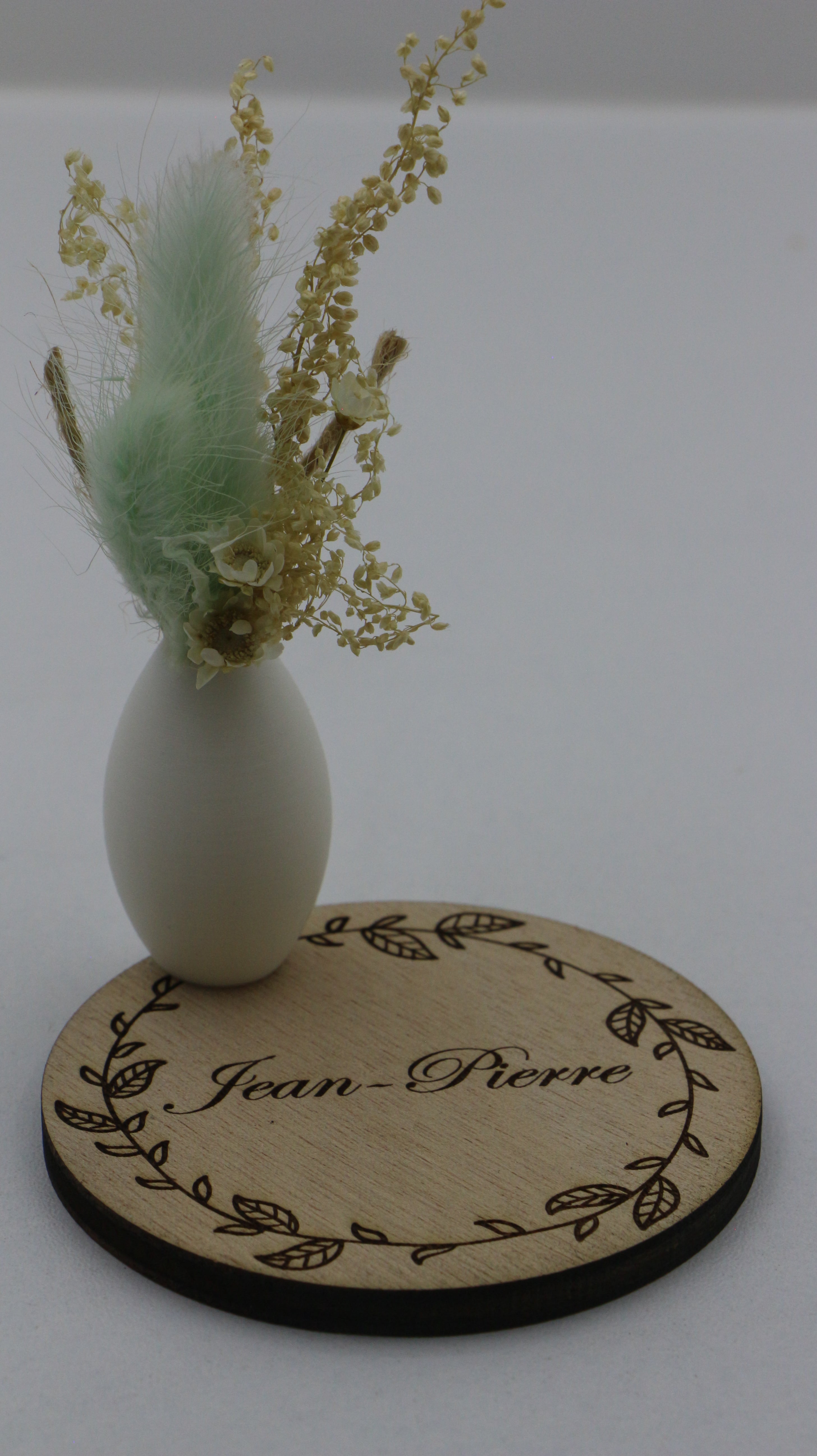 Marque-place personnalisable en bois avec pot décoratif et fleurs séchées
