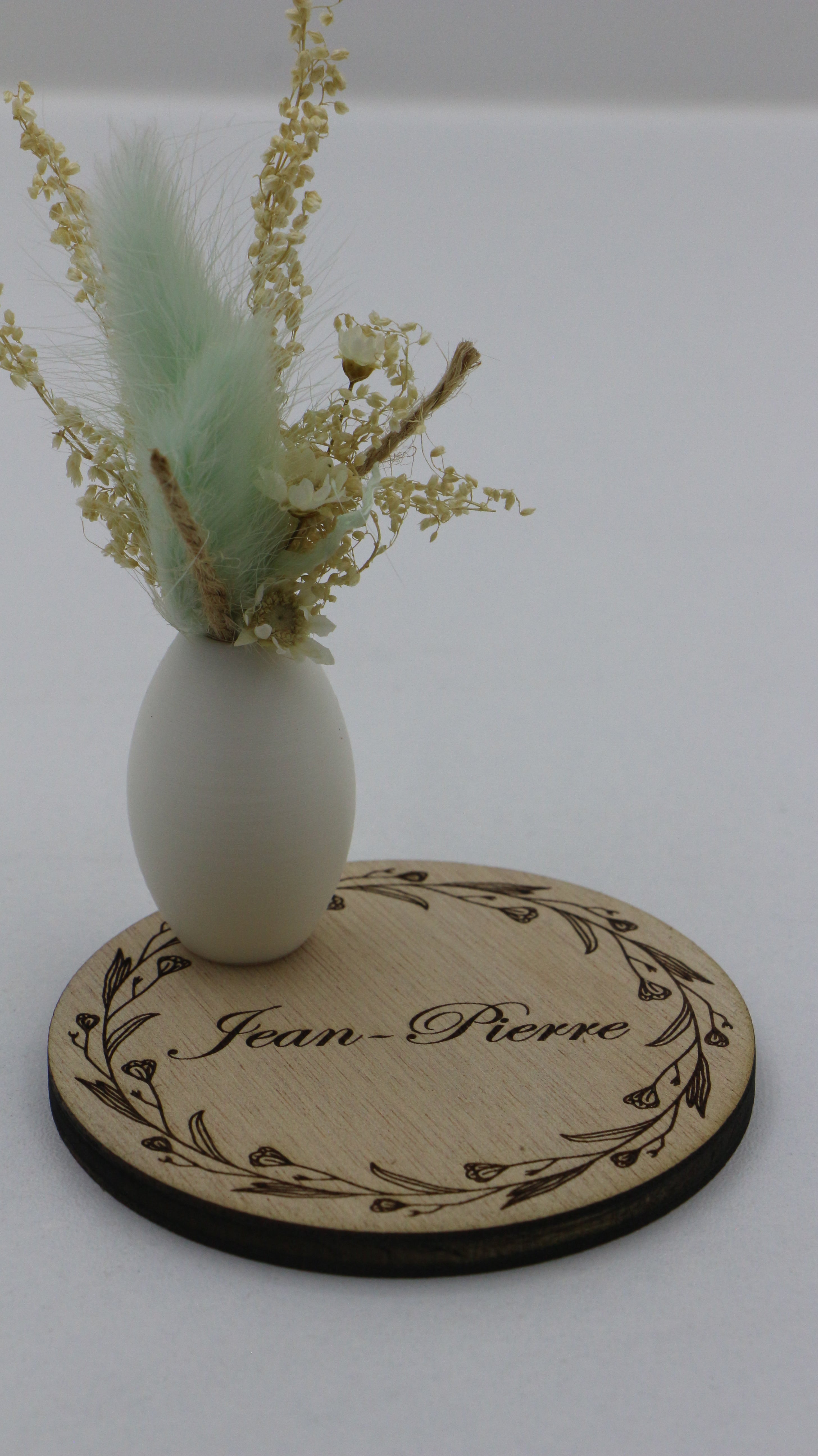 Marque-place personnalisable en bois avec pot décoratif et fleurs séchées