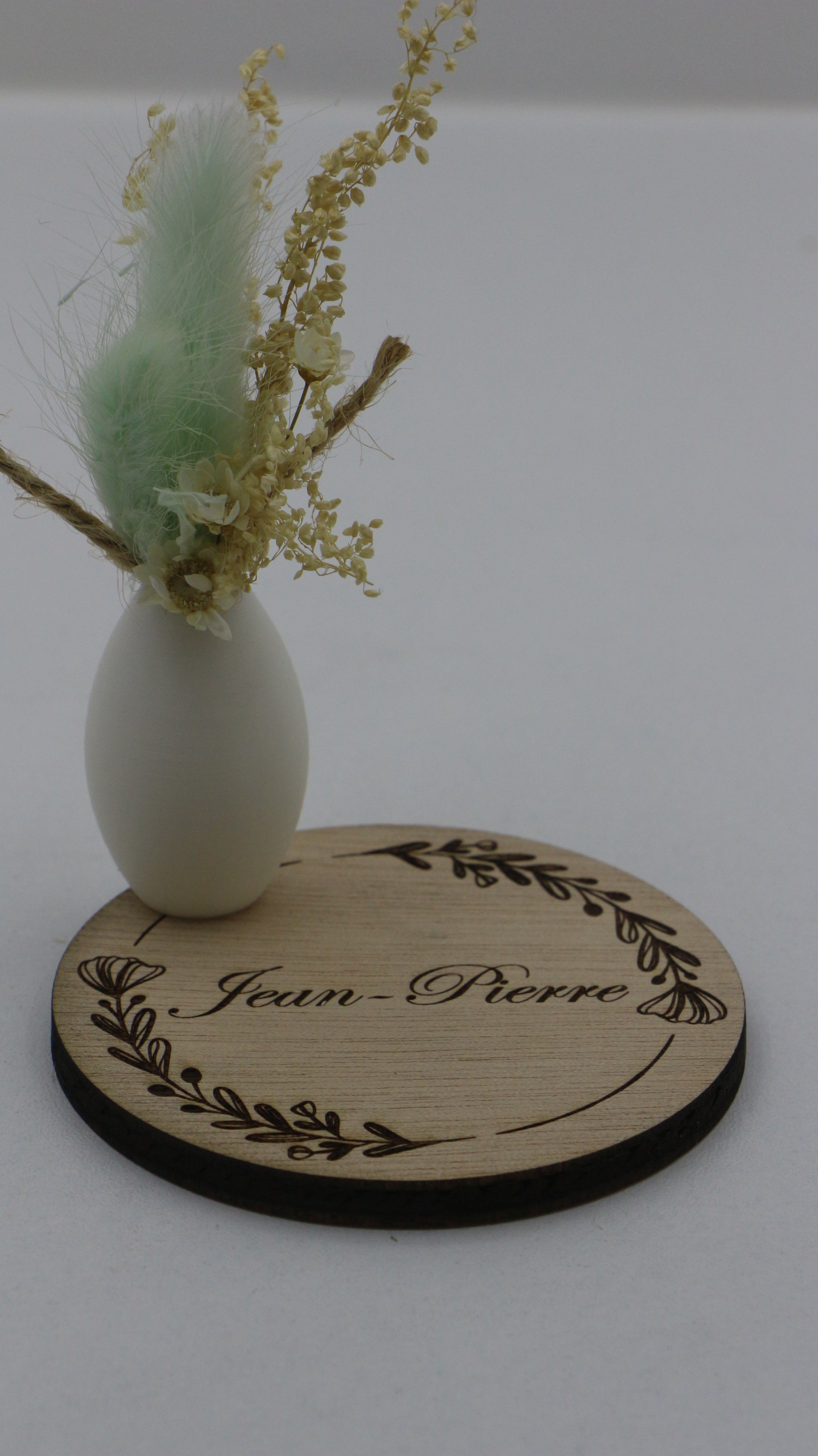Marque-place personnalisable en bois avec pot décoratif et fleurs séchées