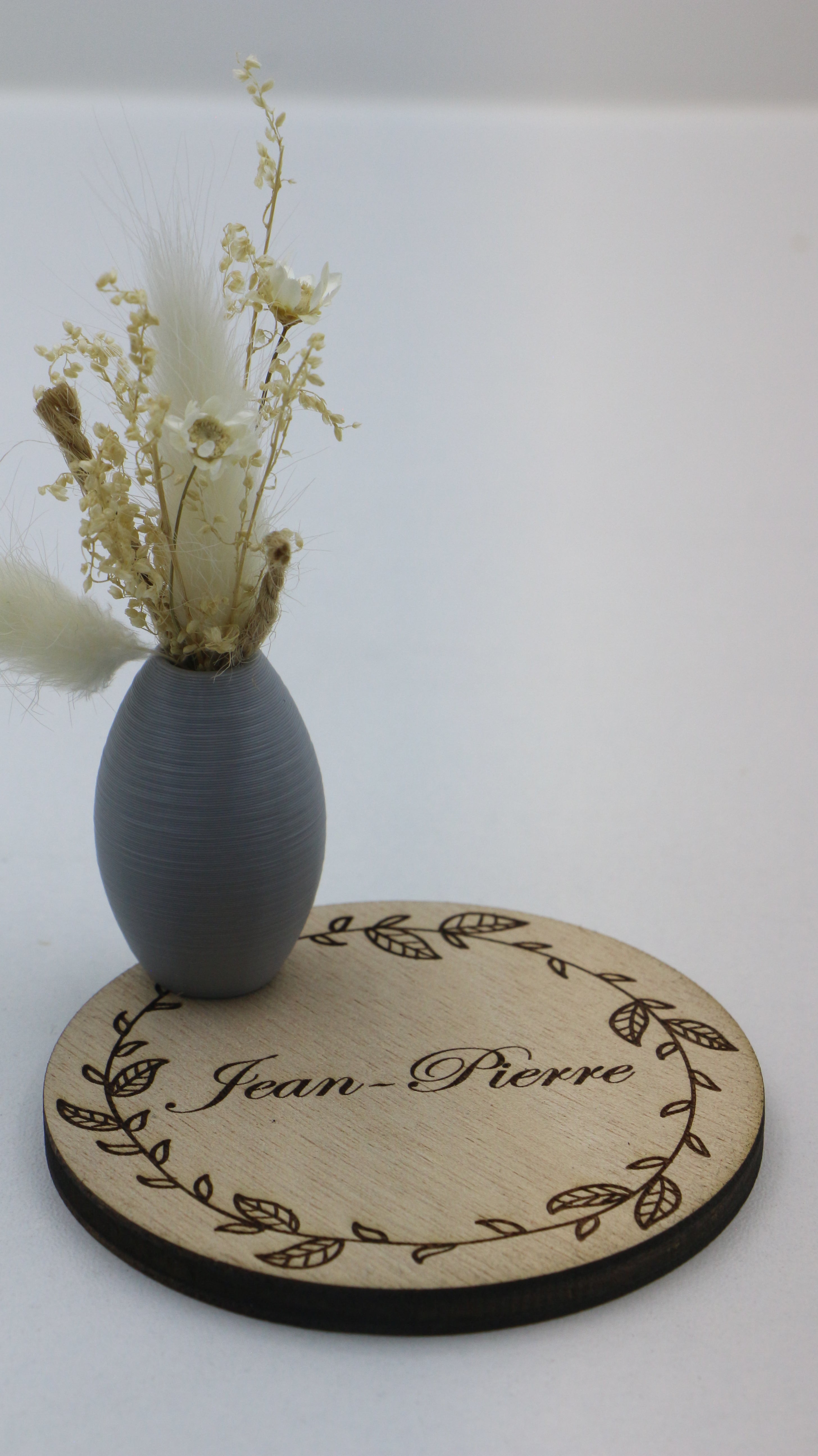 Marque-place personnalisable en bois avec pot décoratif et fleurs séchées
