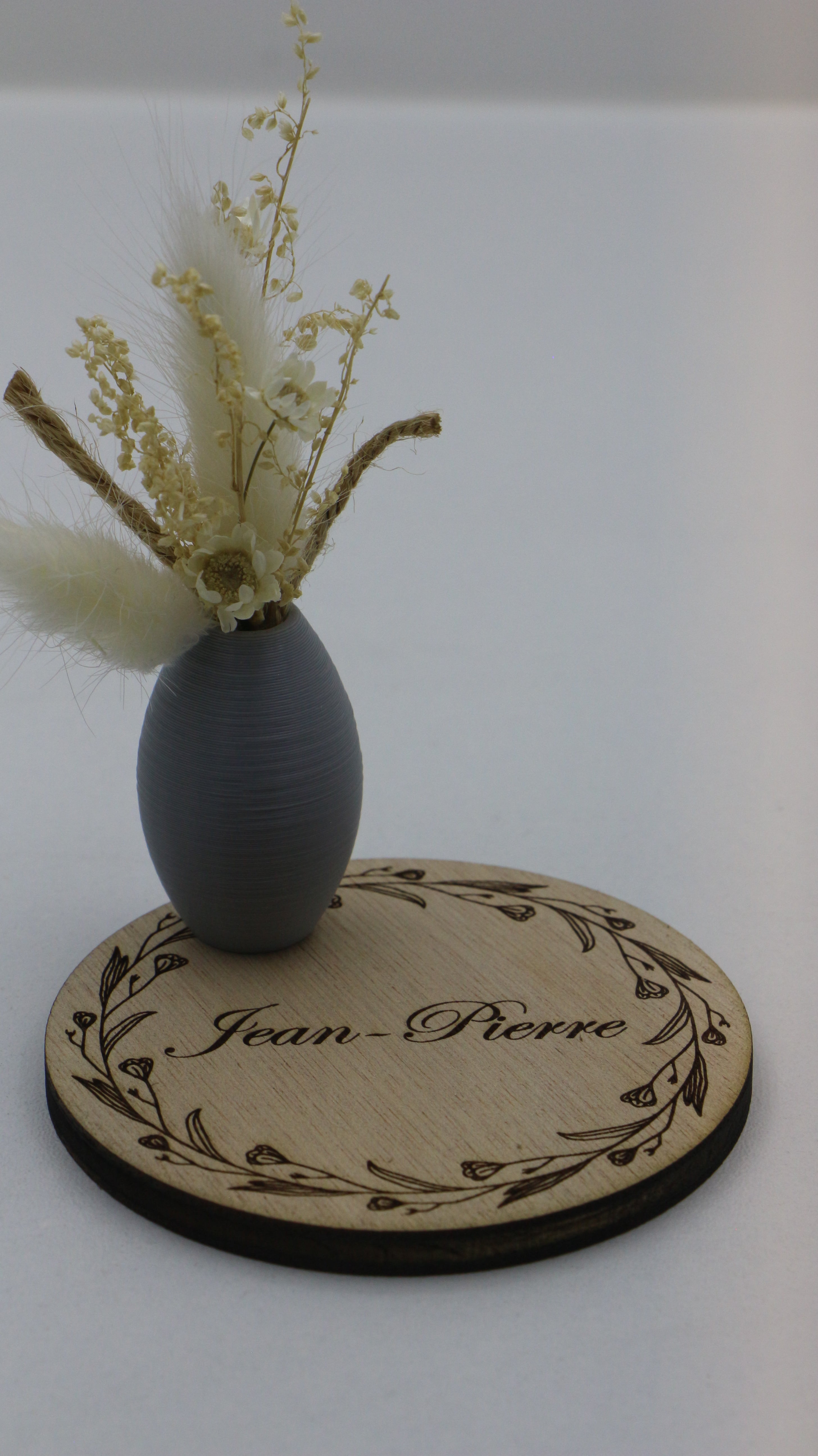 Marque-place personnalisable en bois avec pot décoratif et fleurs séchées