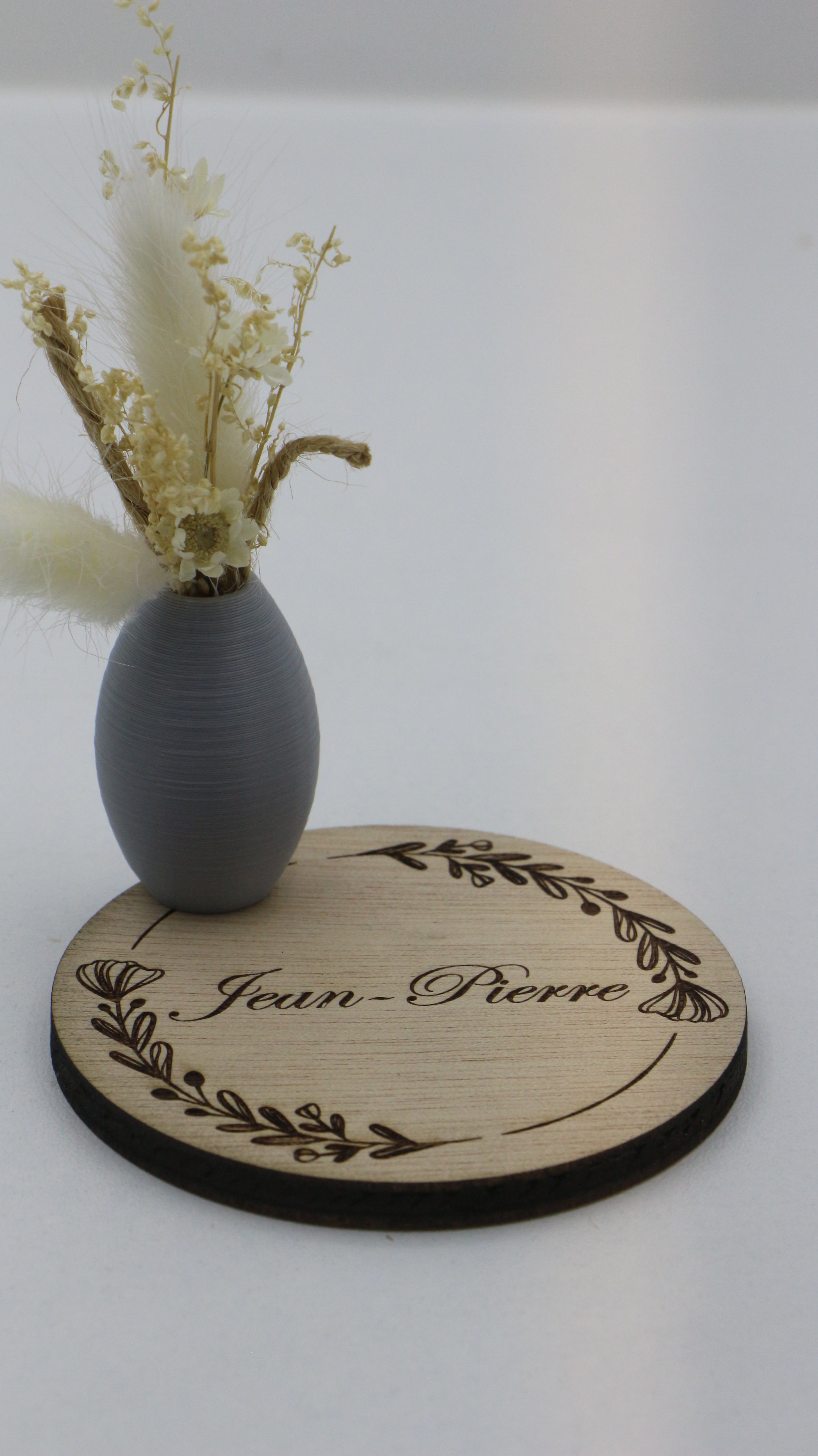 Marque-place personnalisable en bois avec pot décoratif et fleurs séchées