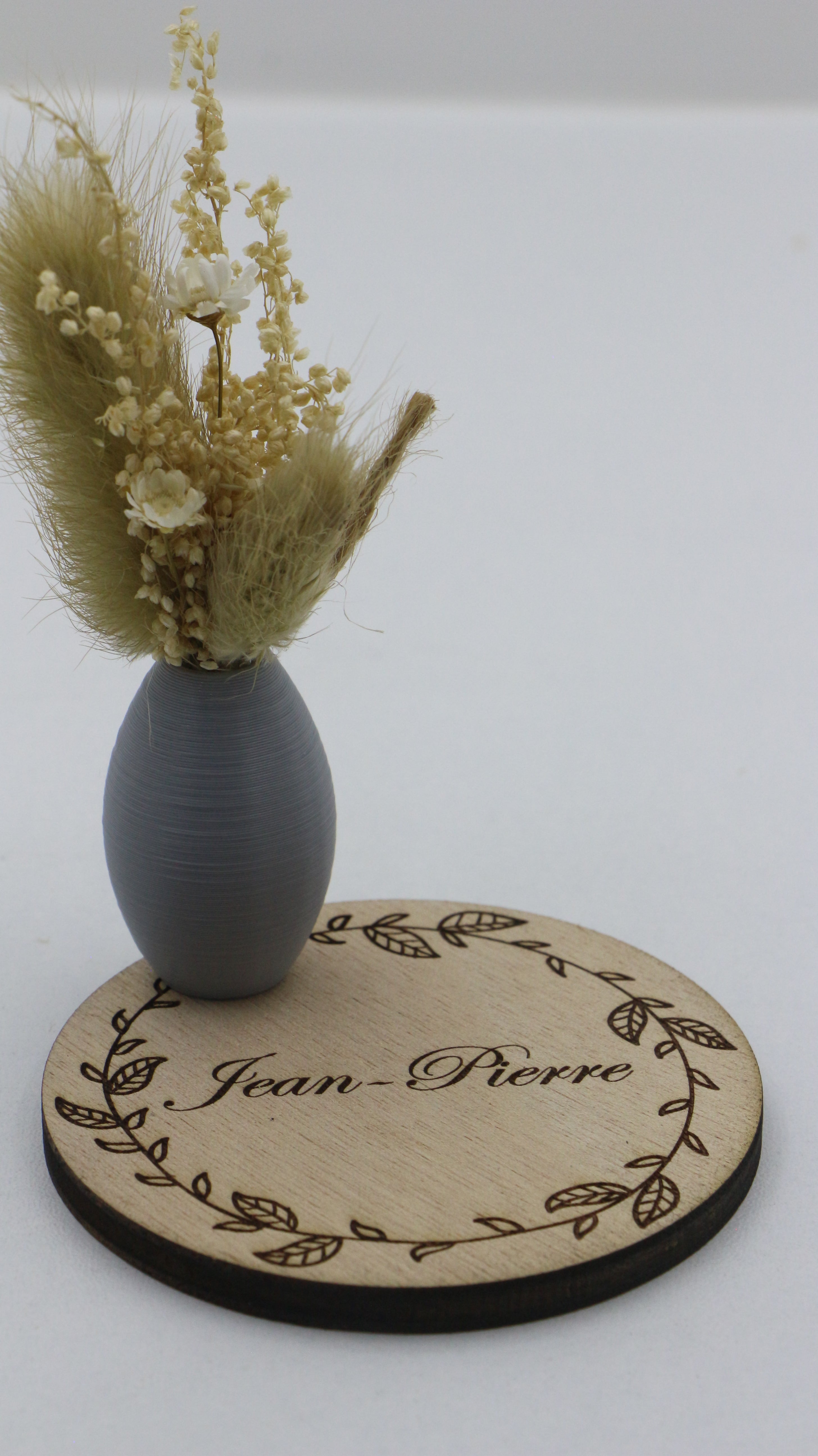 Marque-place personnalisable en bois avec pot décoratif et fleurs séchées