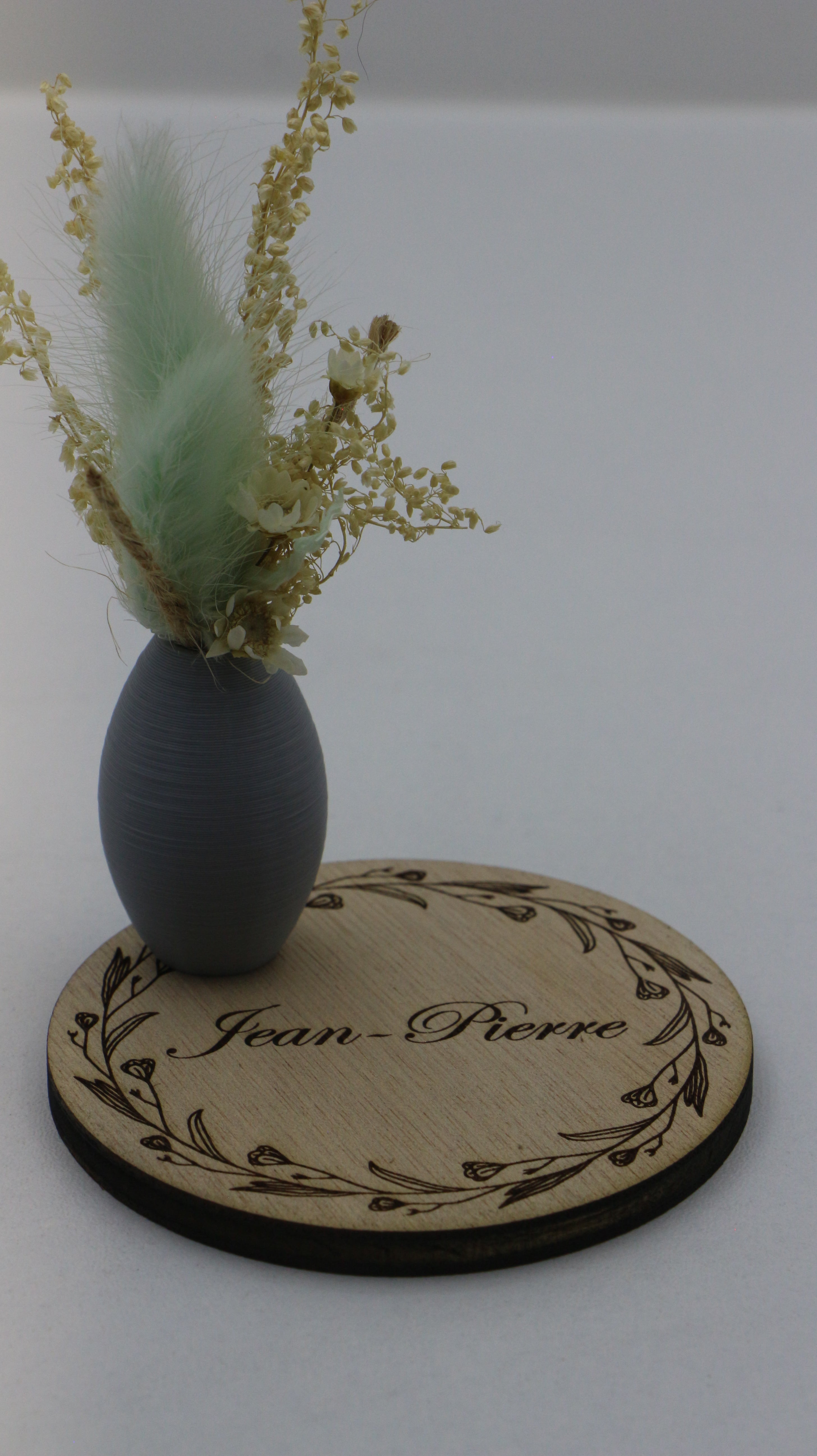 Marque-place personnalisable en bois avec pot décoratif et fleurs séchées