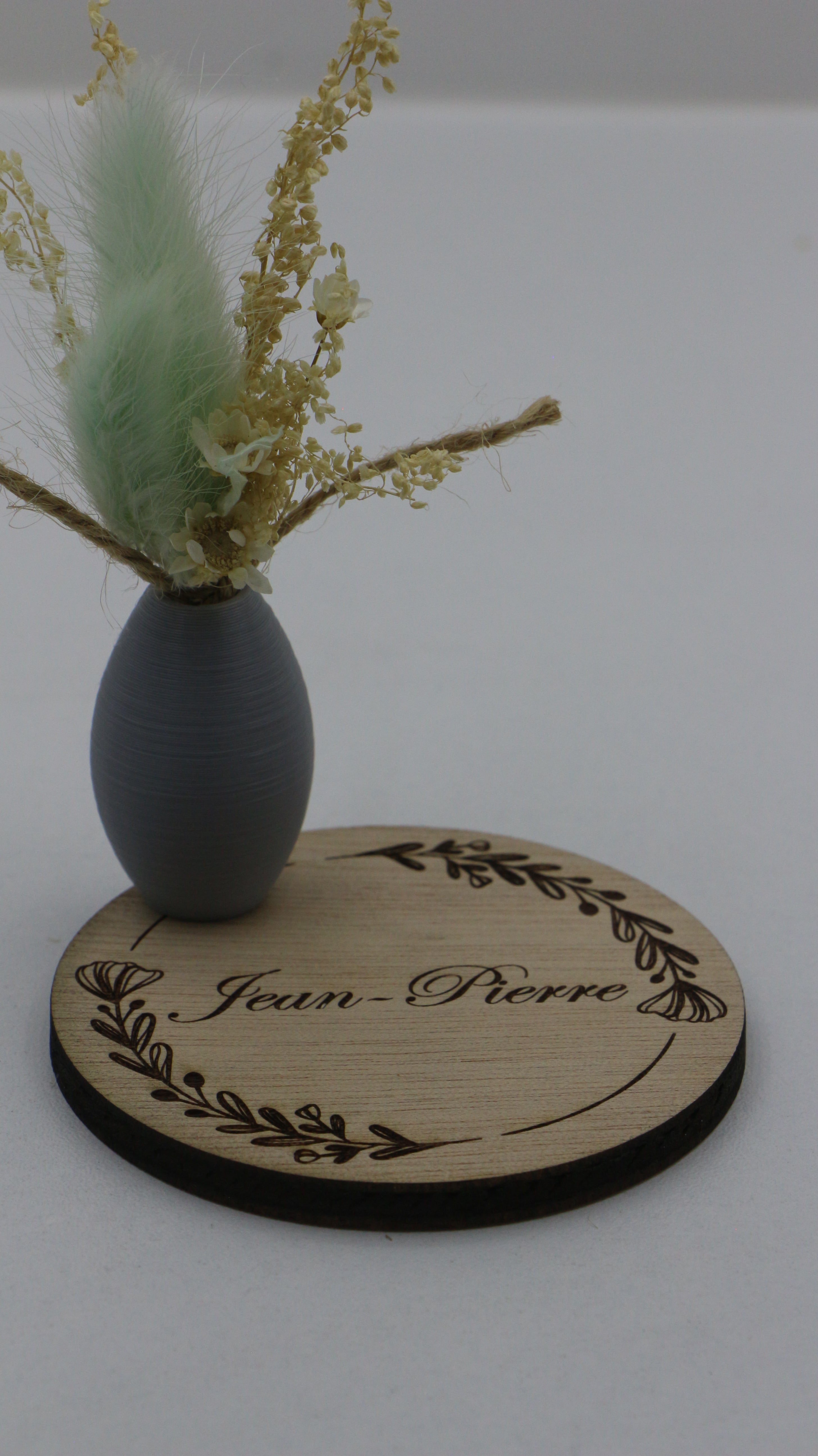Marque-place personnalisable en bois avec pot décoratif et fleurs séchées
