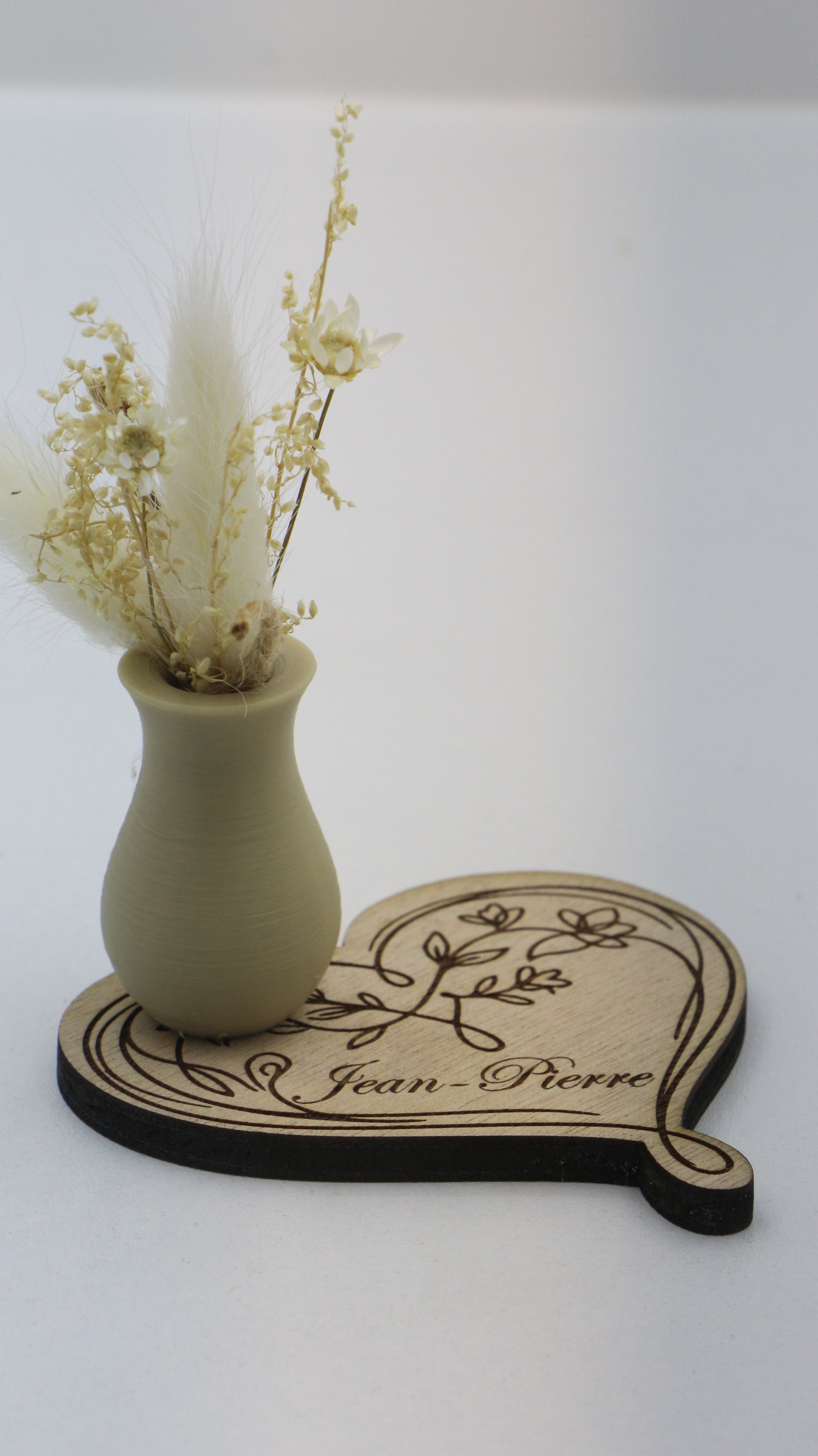 Marque-place personnalisable en bois avec pot décoratif et fleurs séchées