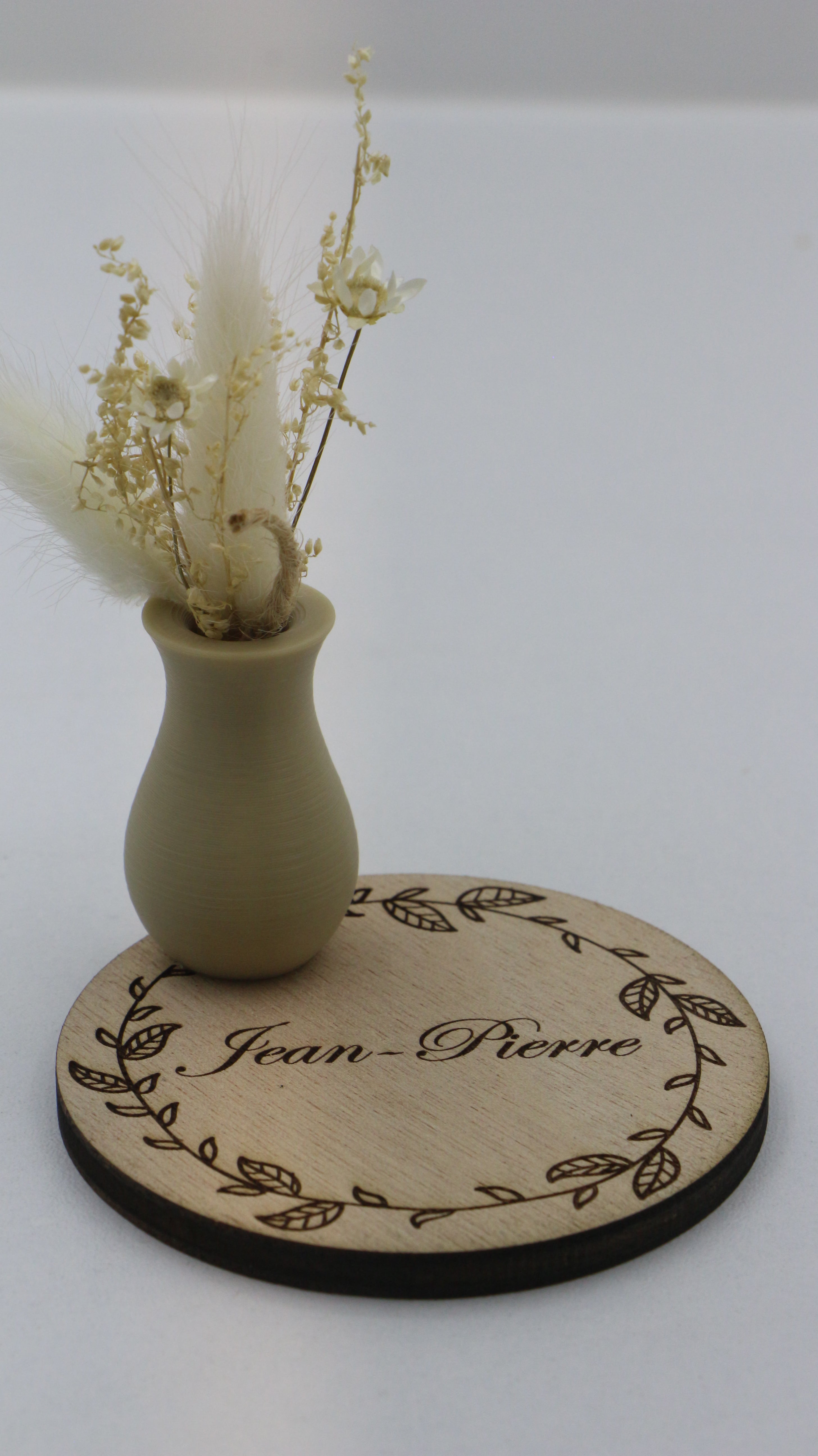 Marque-place personnalisable en bois avec pot décoratif et fleurs séchées
