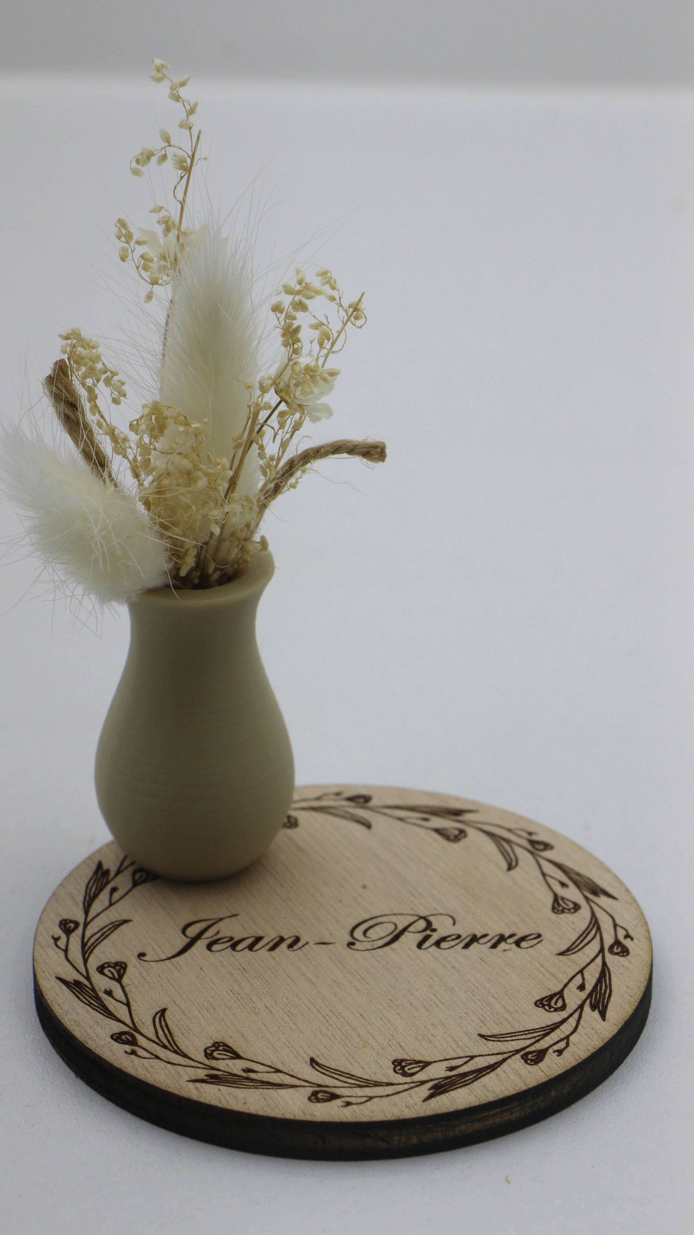 Marque-place personnalisable en bois avec pot décoratif et fleurs séchées