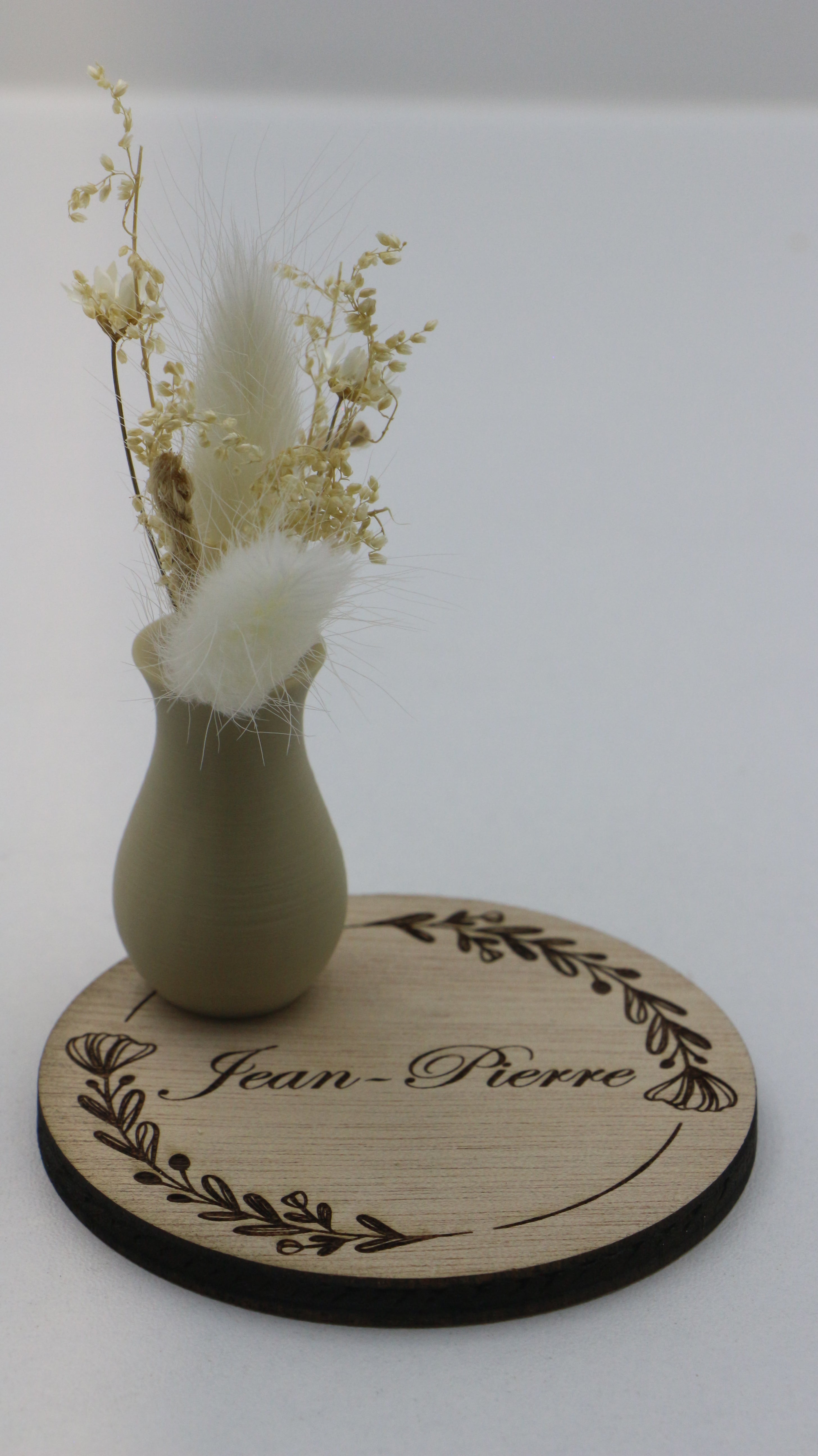 Marque-place personnalisable en bois avec pot décoratif et fleurs séchées