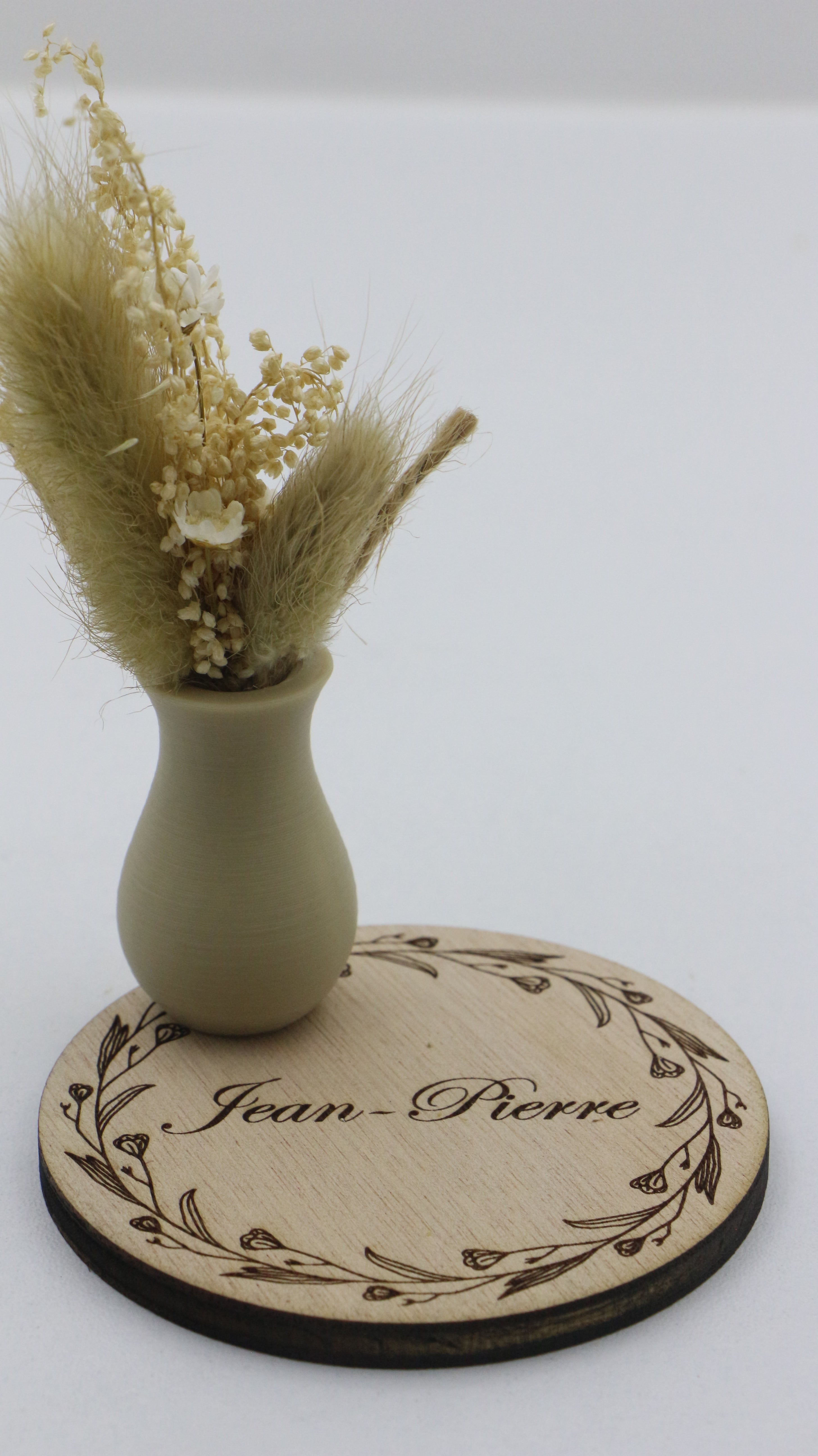 Marque-place personnalisable en bois avec pot décoratif et fleurs séchées