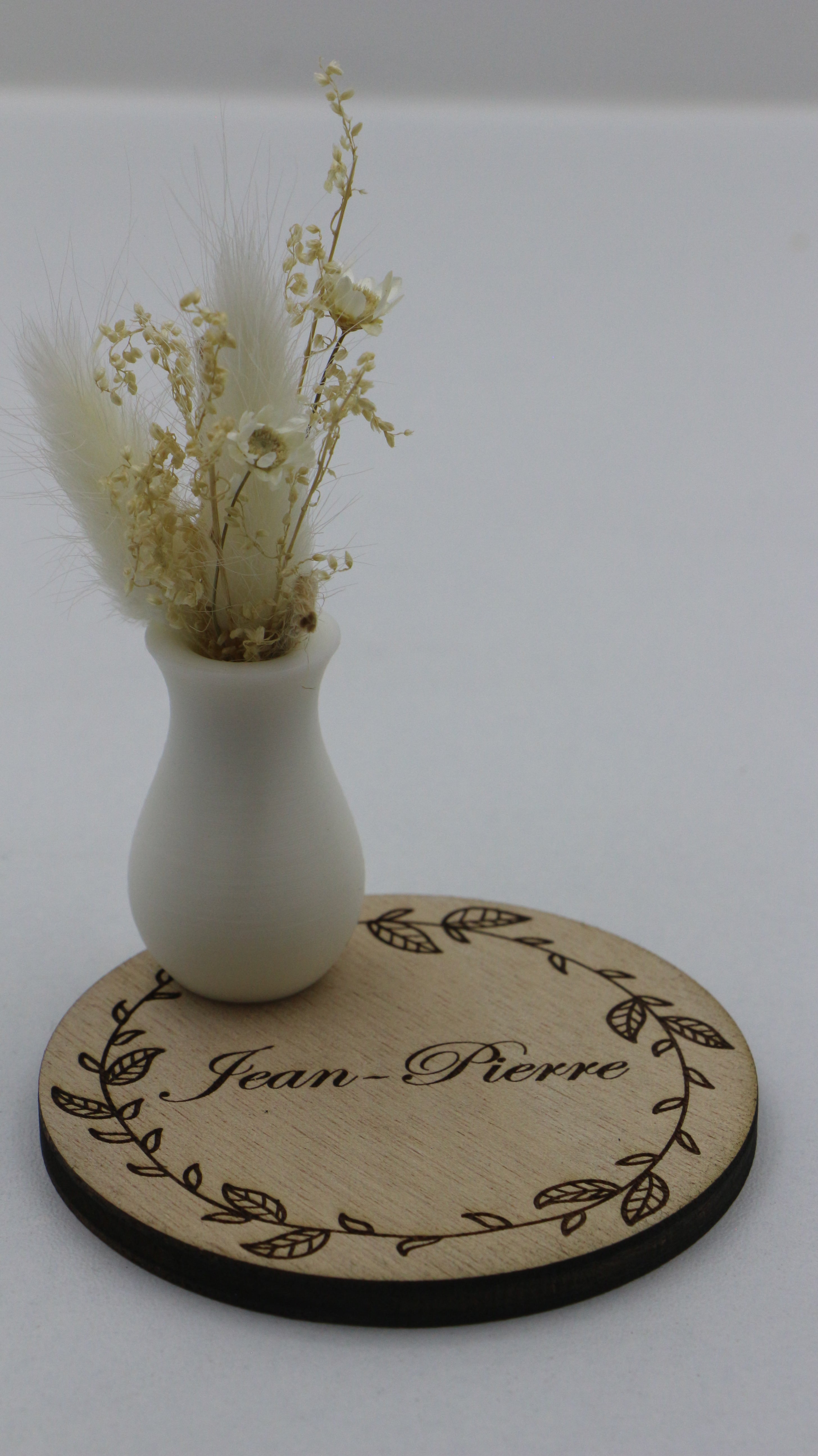 Marque-place personnalisable en bois avec pot décoratif et fleurs séchées
