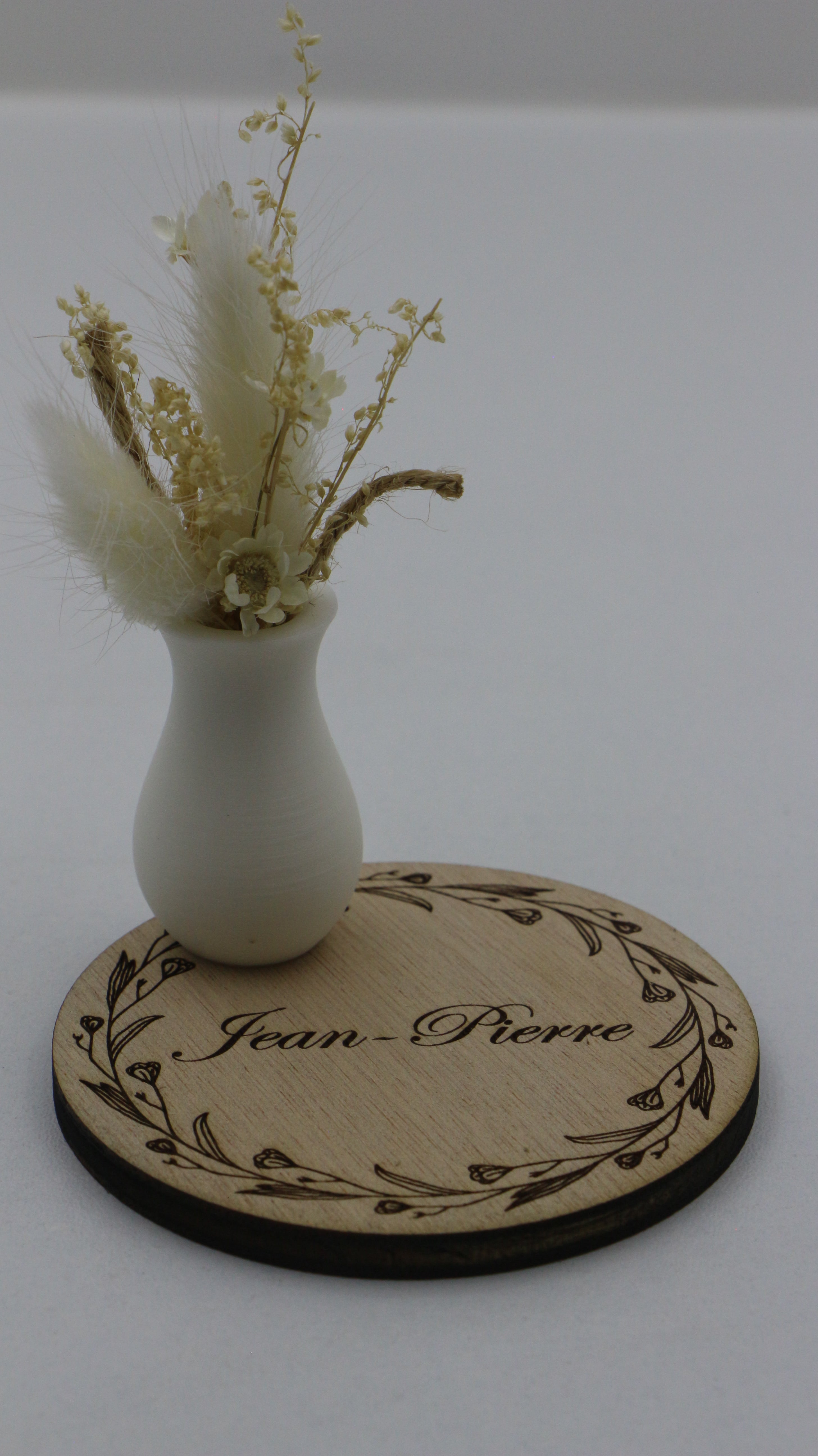 Marque-place personnalisable en bois avec pot décoratif et fleurs séchées