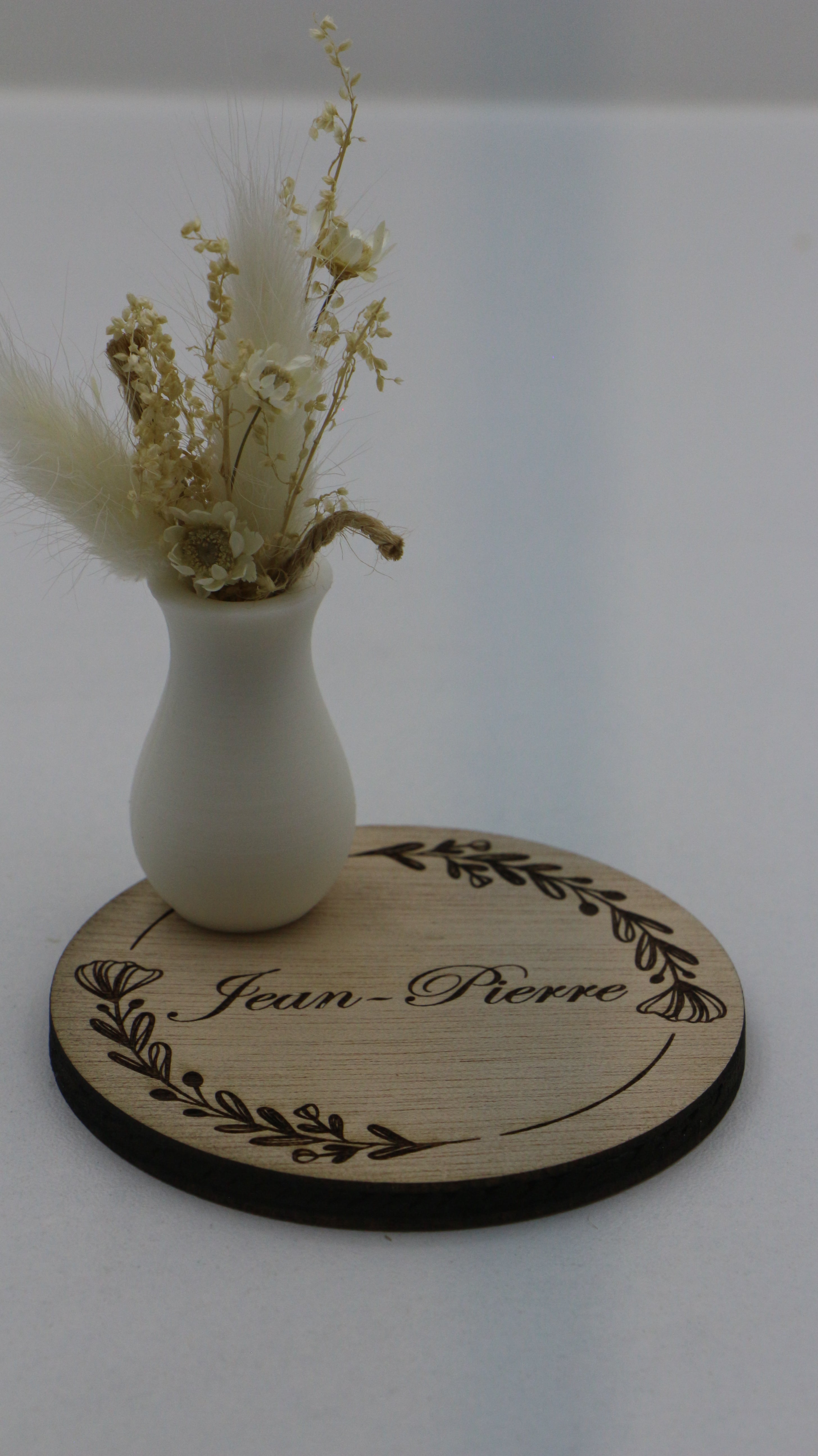 Marque-place personnalisable en bois avec pot décoratif et fleurs séchées