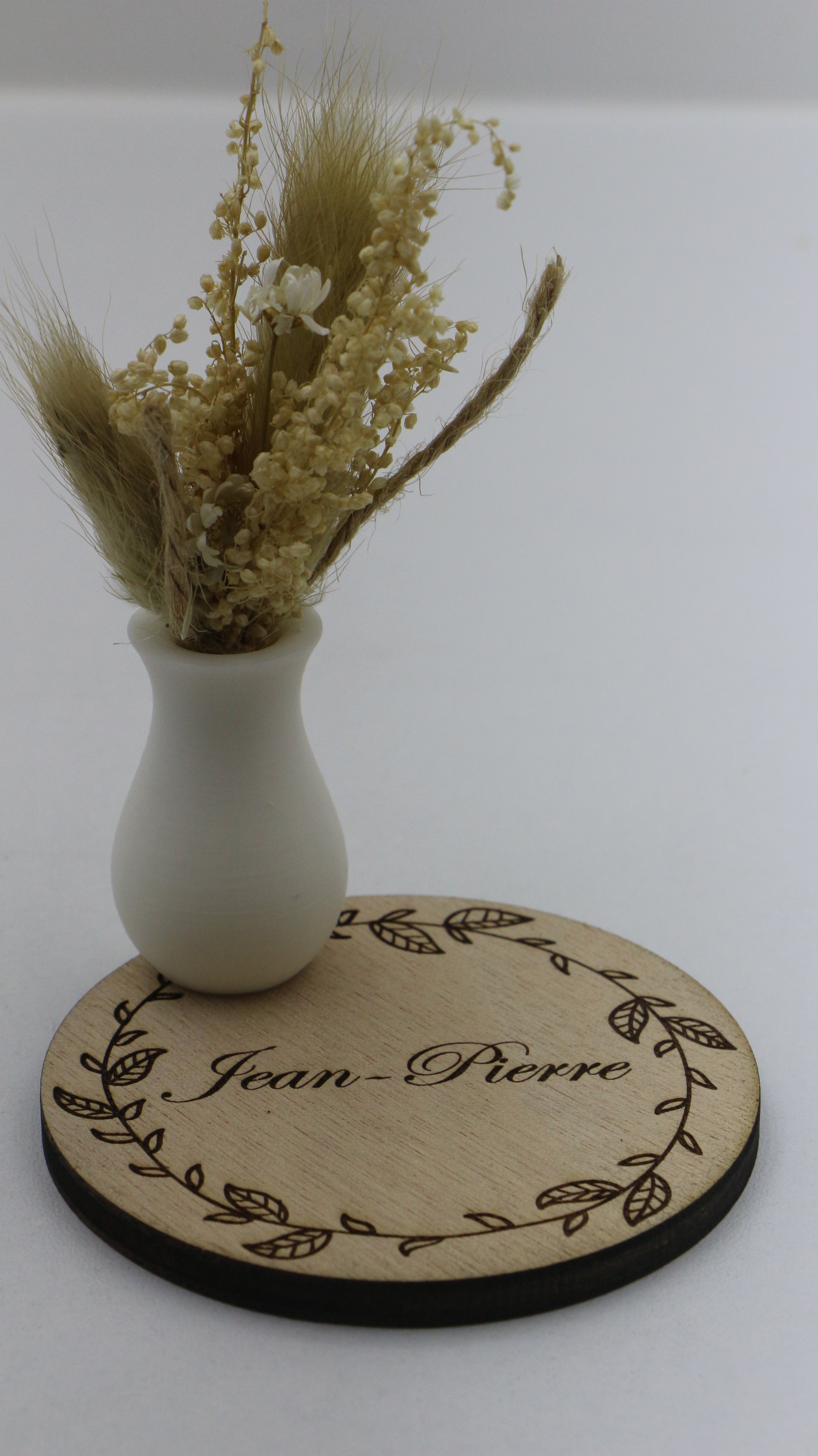 Marque-place personnalisable en bois avec pot décoratif et fleurs séchées
