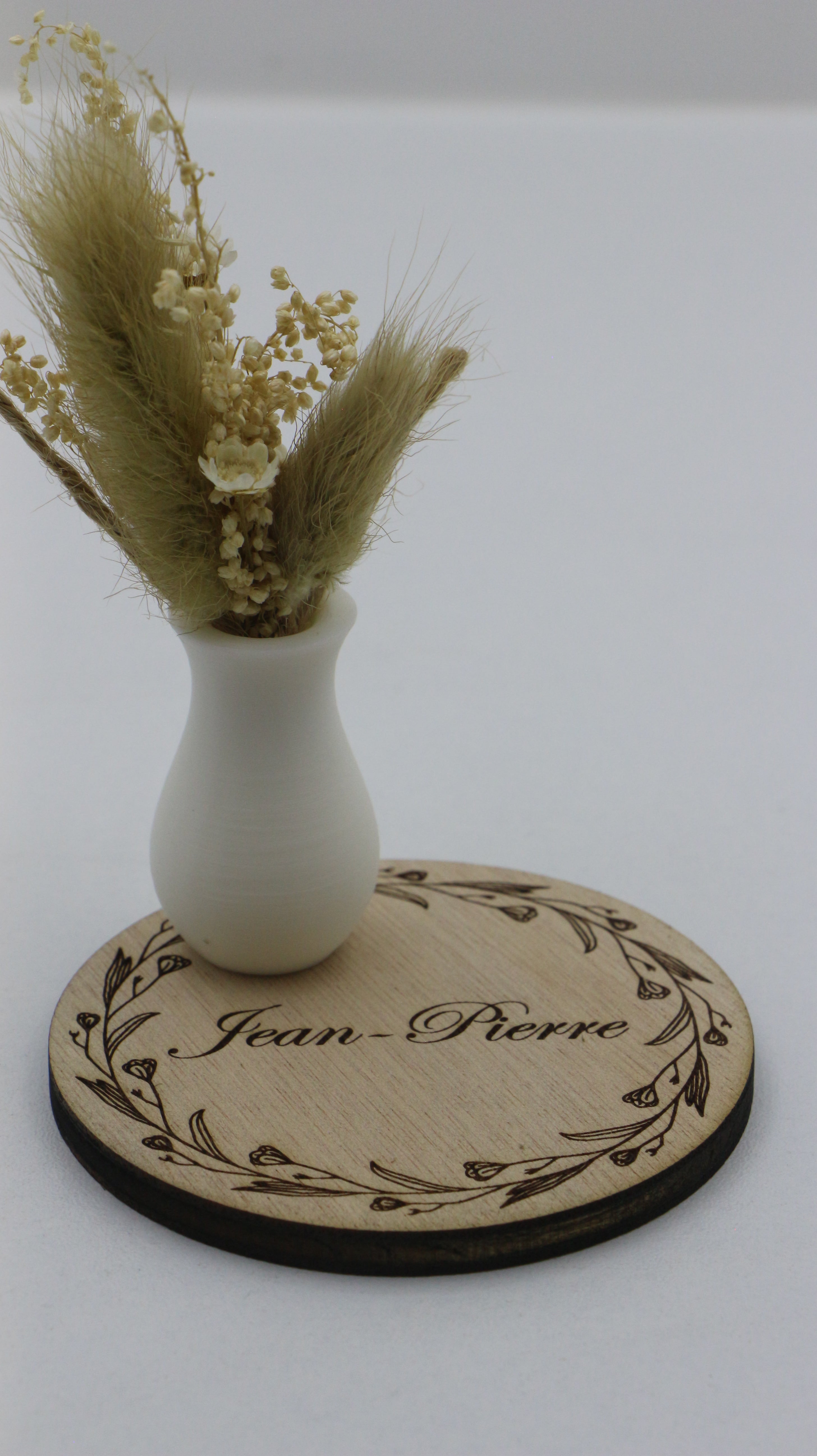 Marque-place personnalisable en bois avec pot décoratif et fleurs séchées