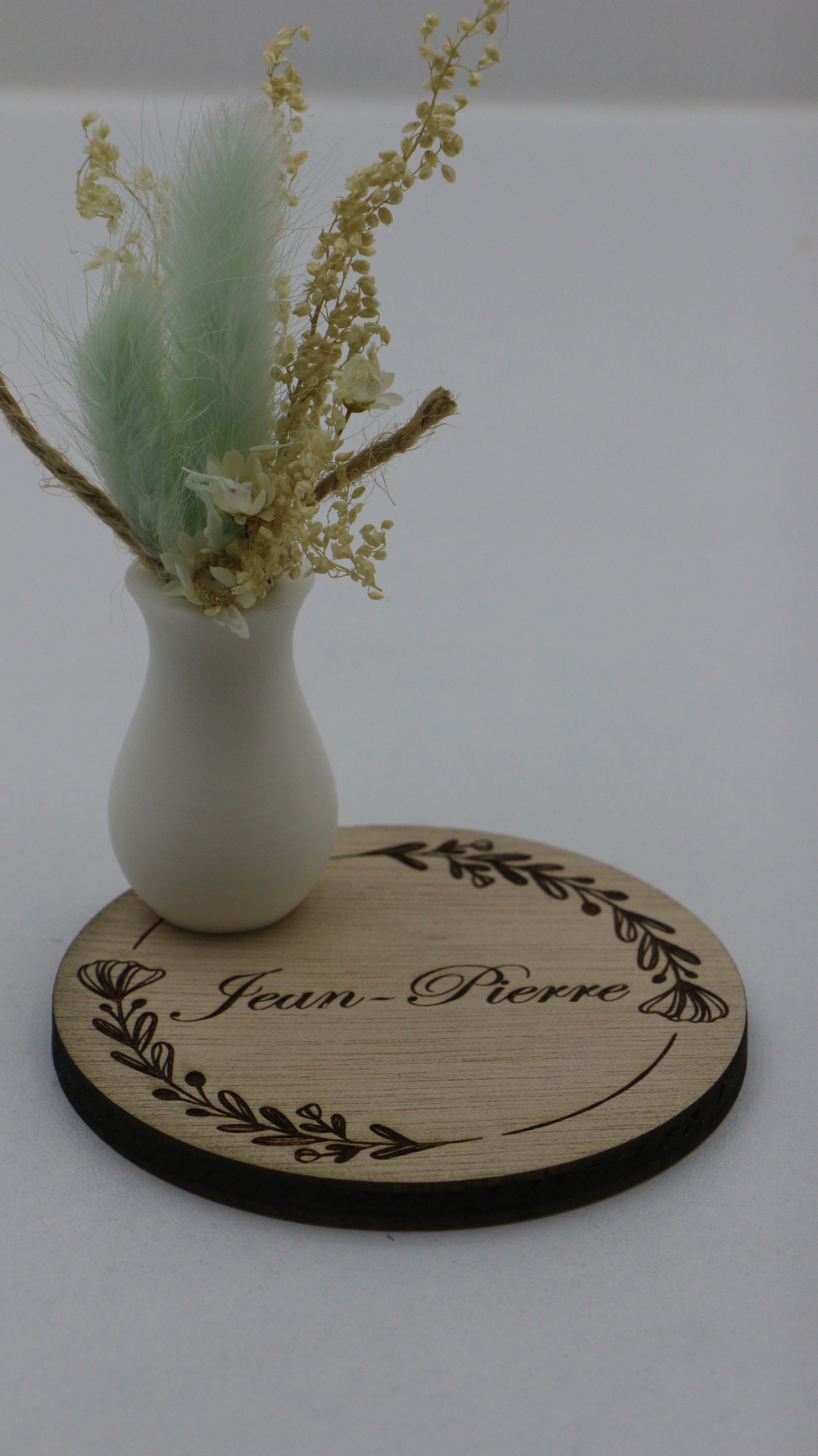 Marque-place personnalisable en bois avec pot décoratif et fleurs séchées