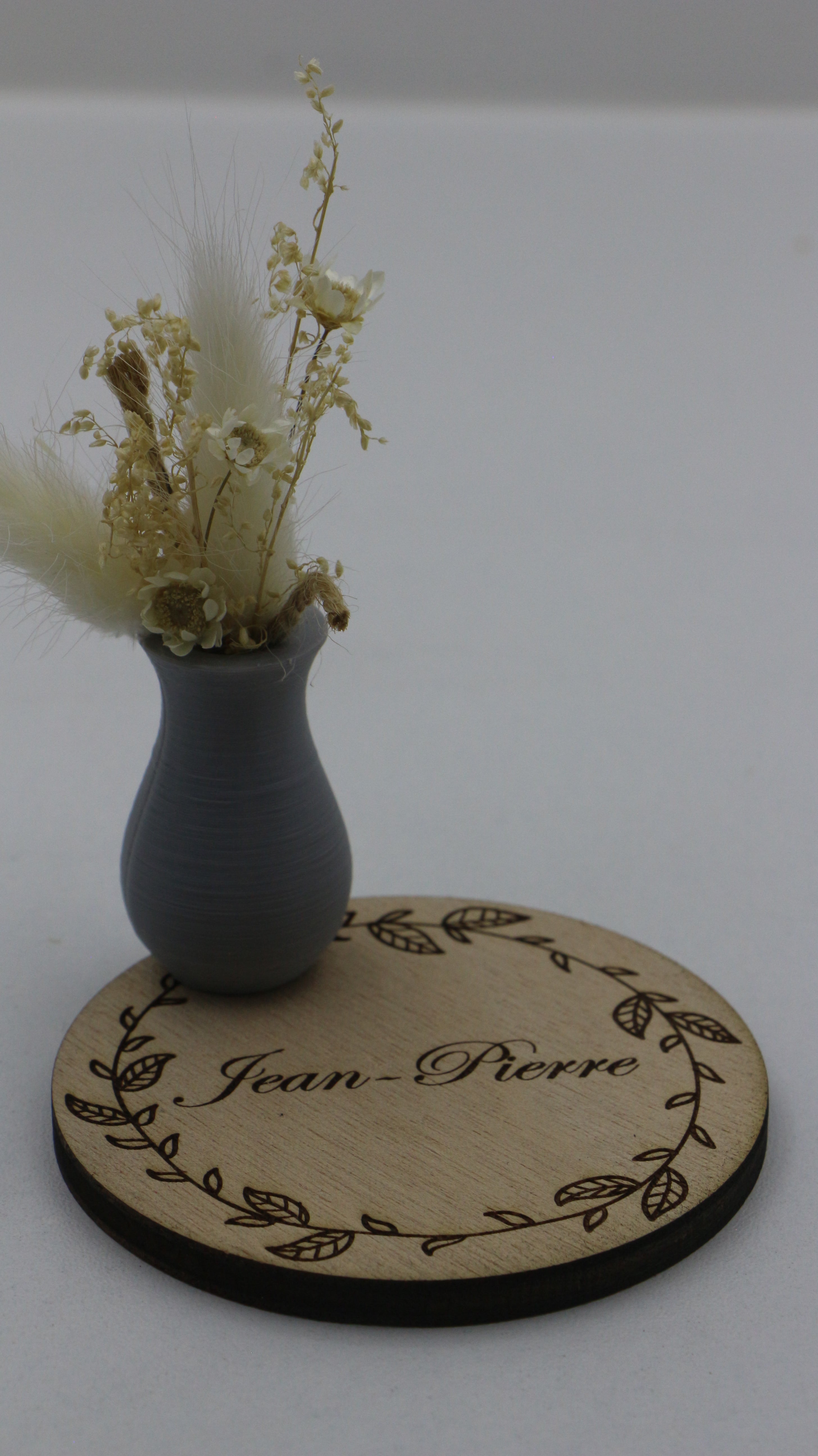 Marque-place personnalisable en bois avec pot décoratif et fleurs séchées