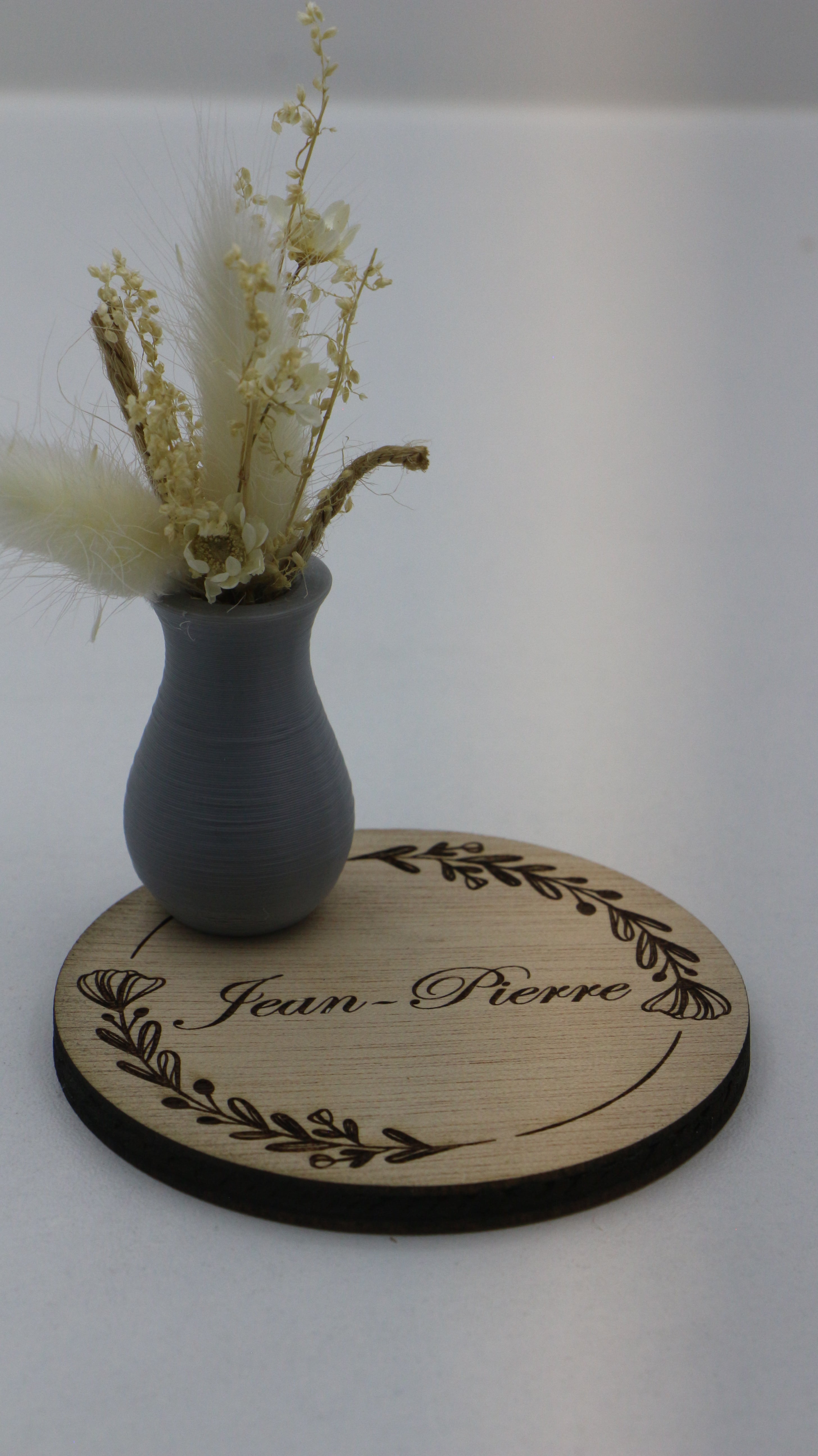 Marque-place personnalisable en bois avec pot décoratif et fleurs séchées