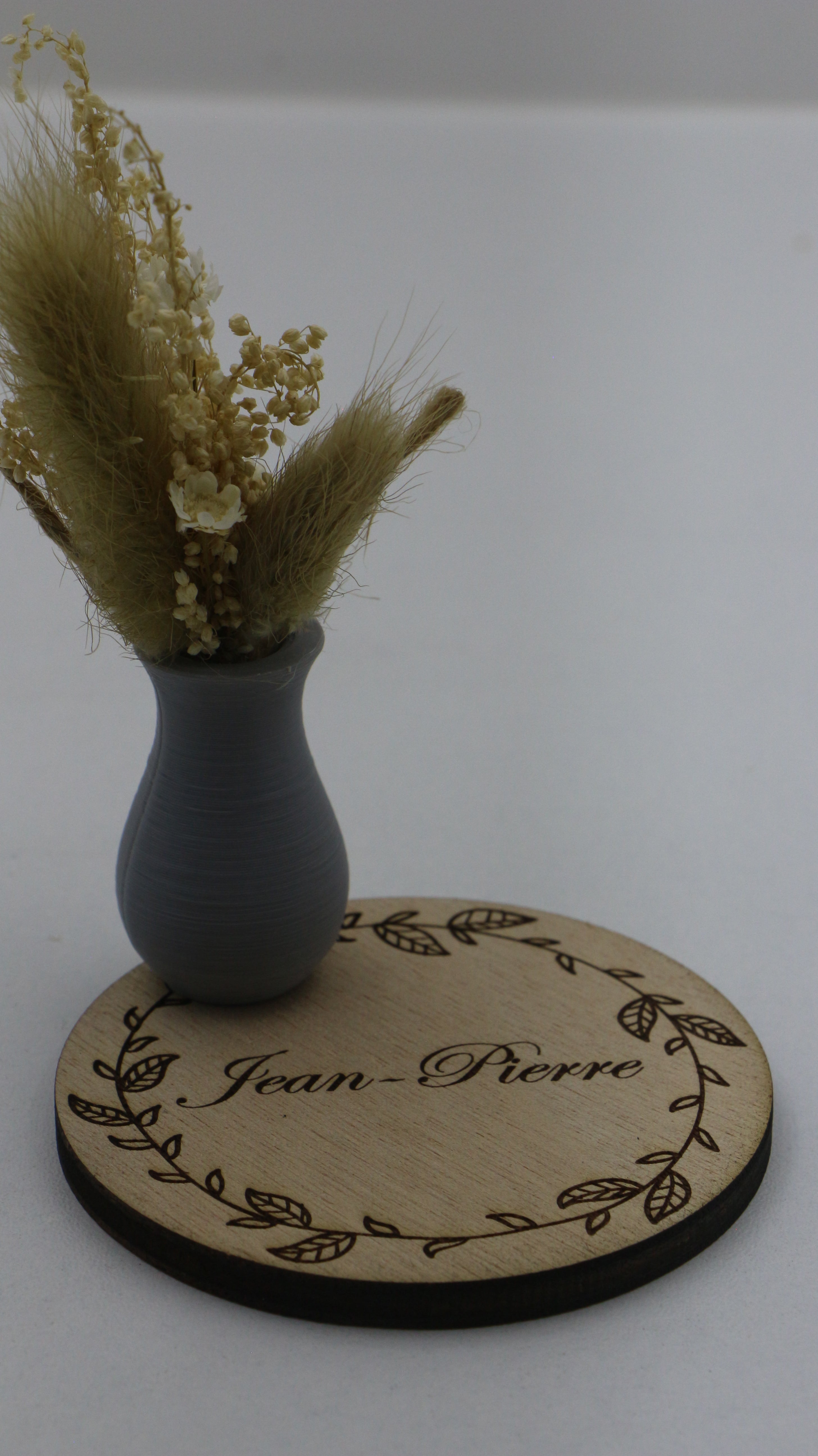 Marque-place personnalisable en bois avec pot décoratif et fleurs séchées
