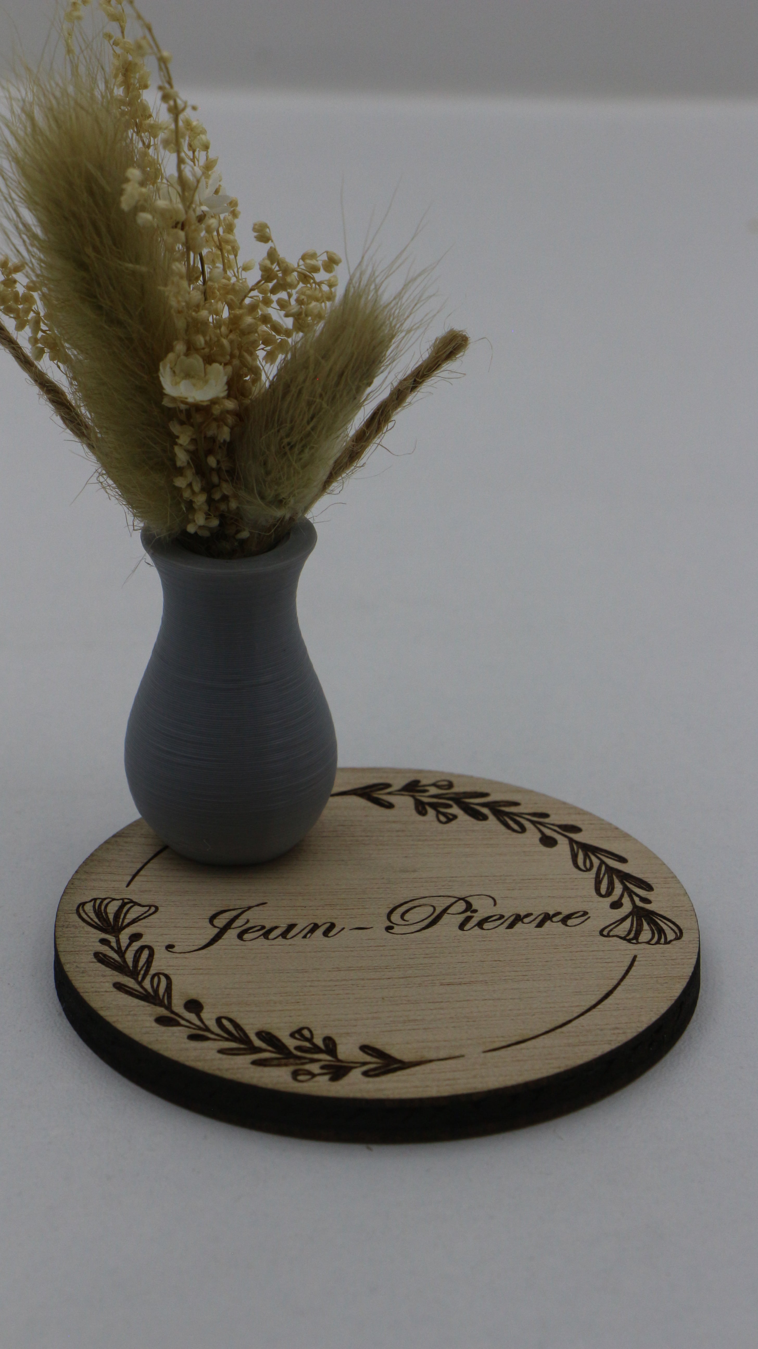 Marque-place personnalisable en bois avec pot décoratif et fleurs séchées