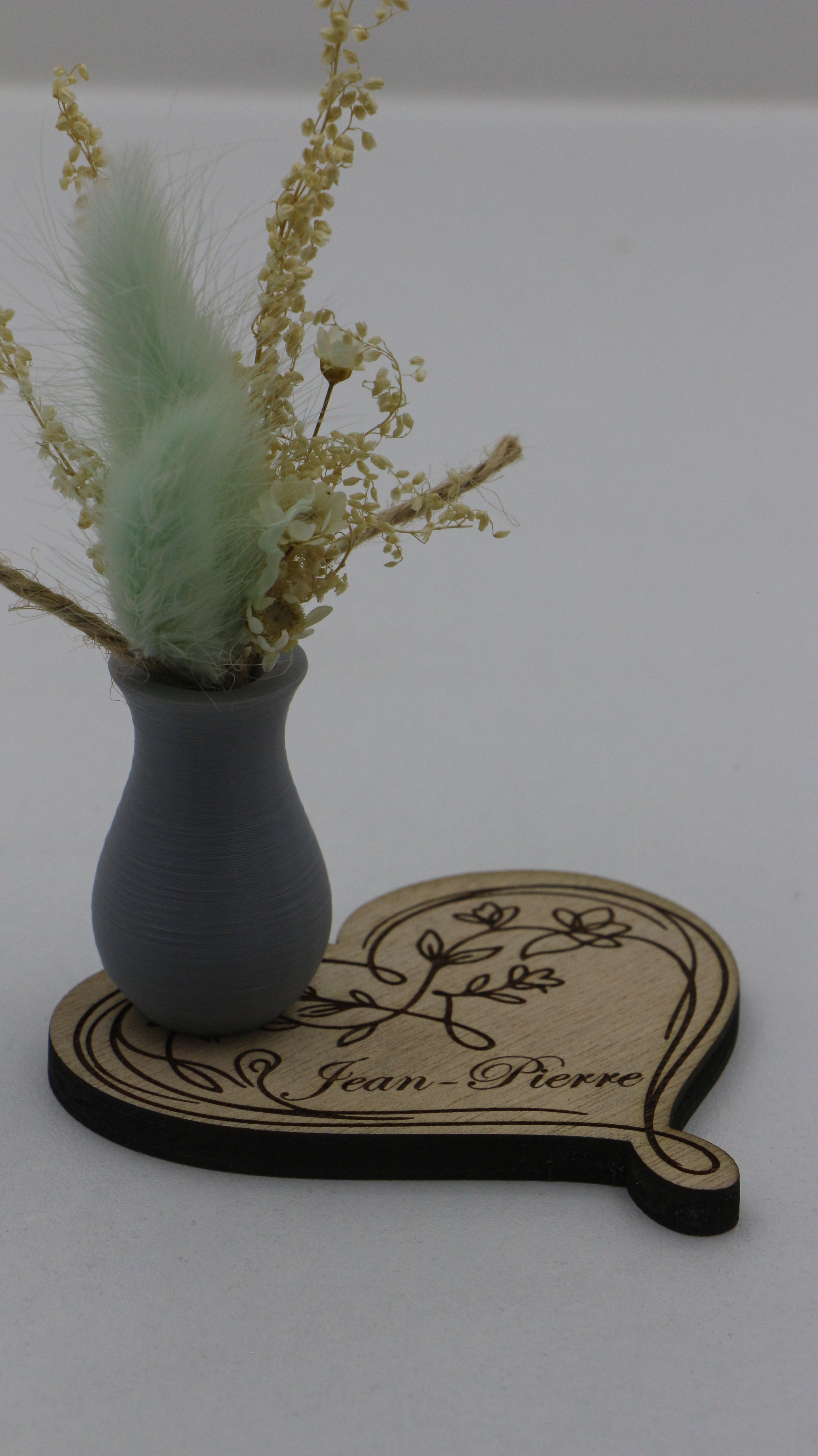 Marque-place personnalisable en bois avec pot décoratif et fleurs séchées