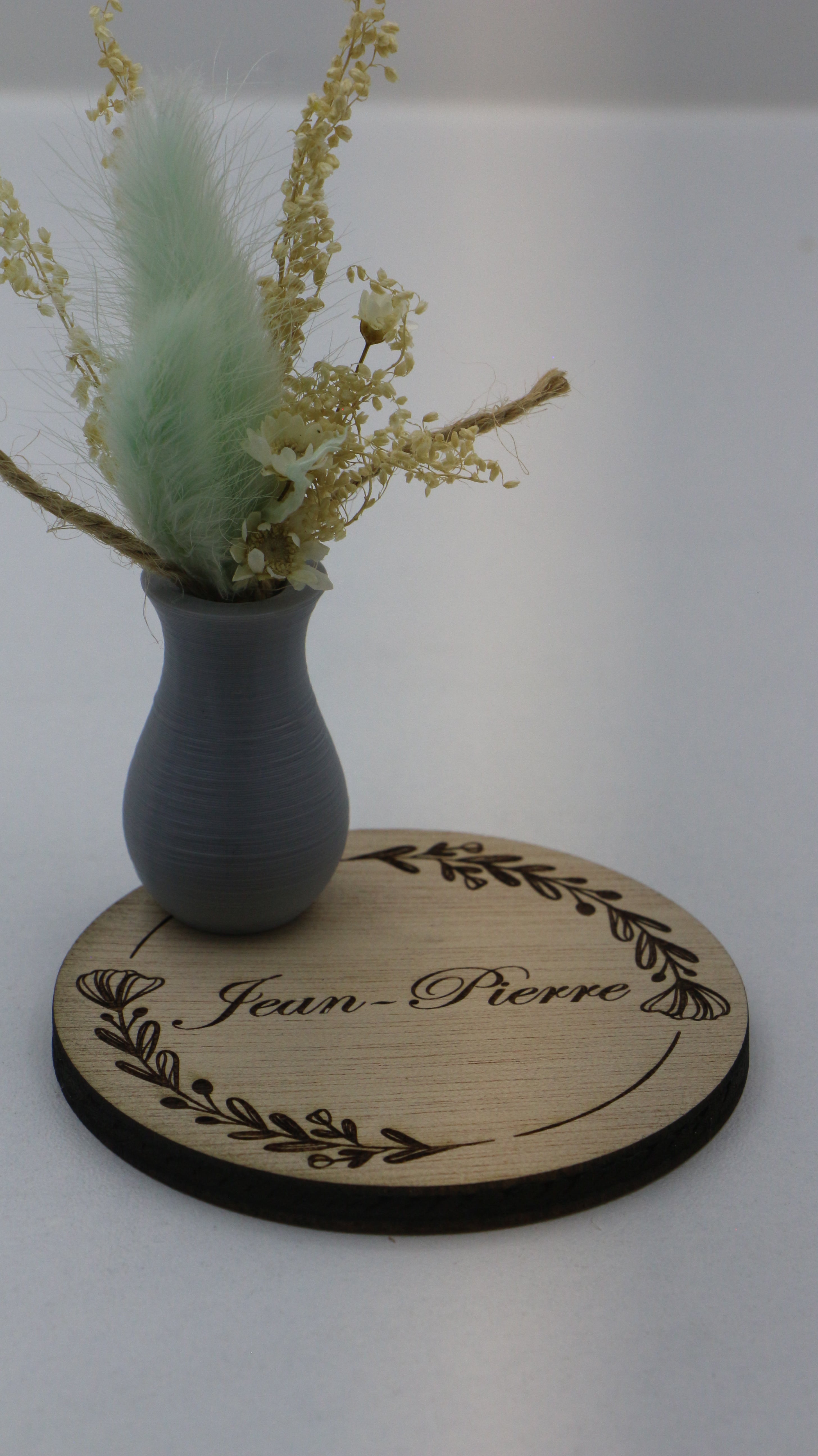 Marque-place personnalisable en bois avec pot décoratif et fleurs séchées